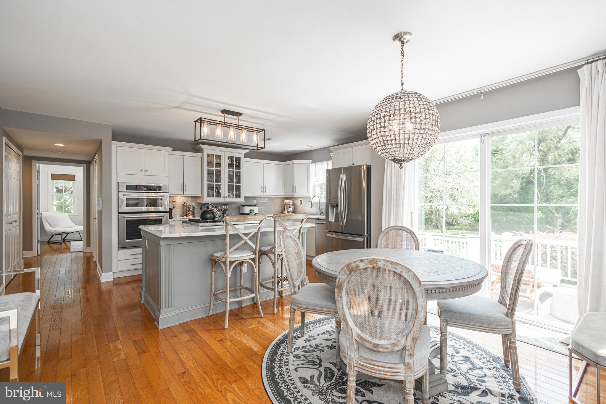 LONGSHORE ESTS - Residential