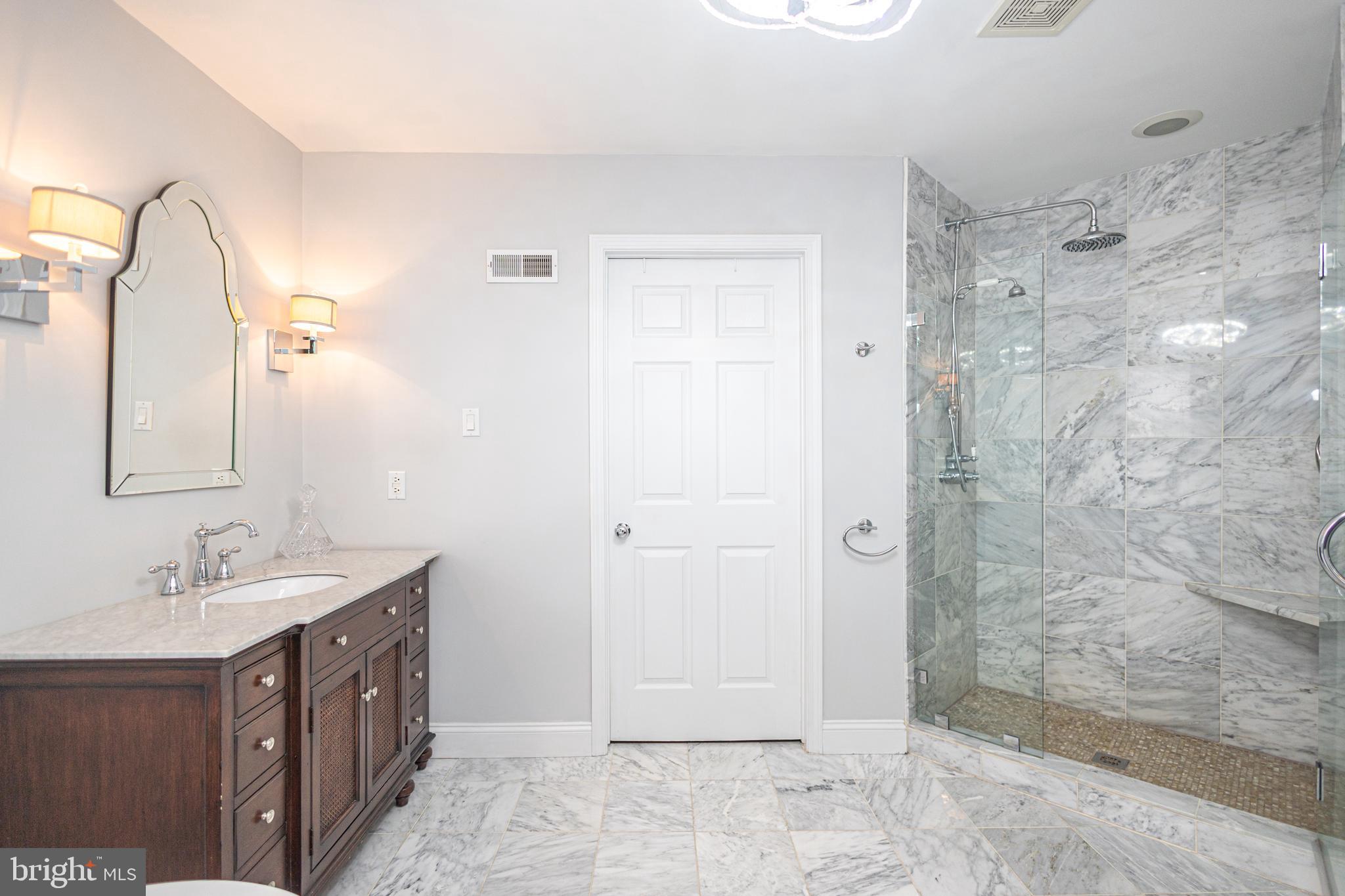 LONGSHORE ESTS - Residential