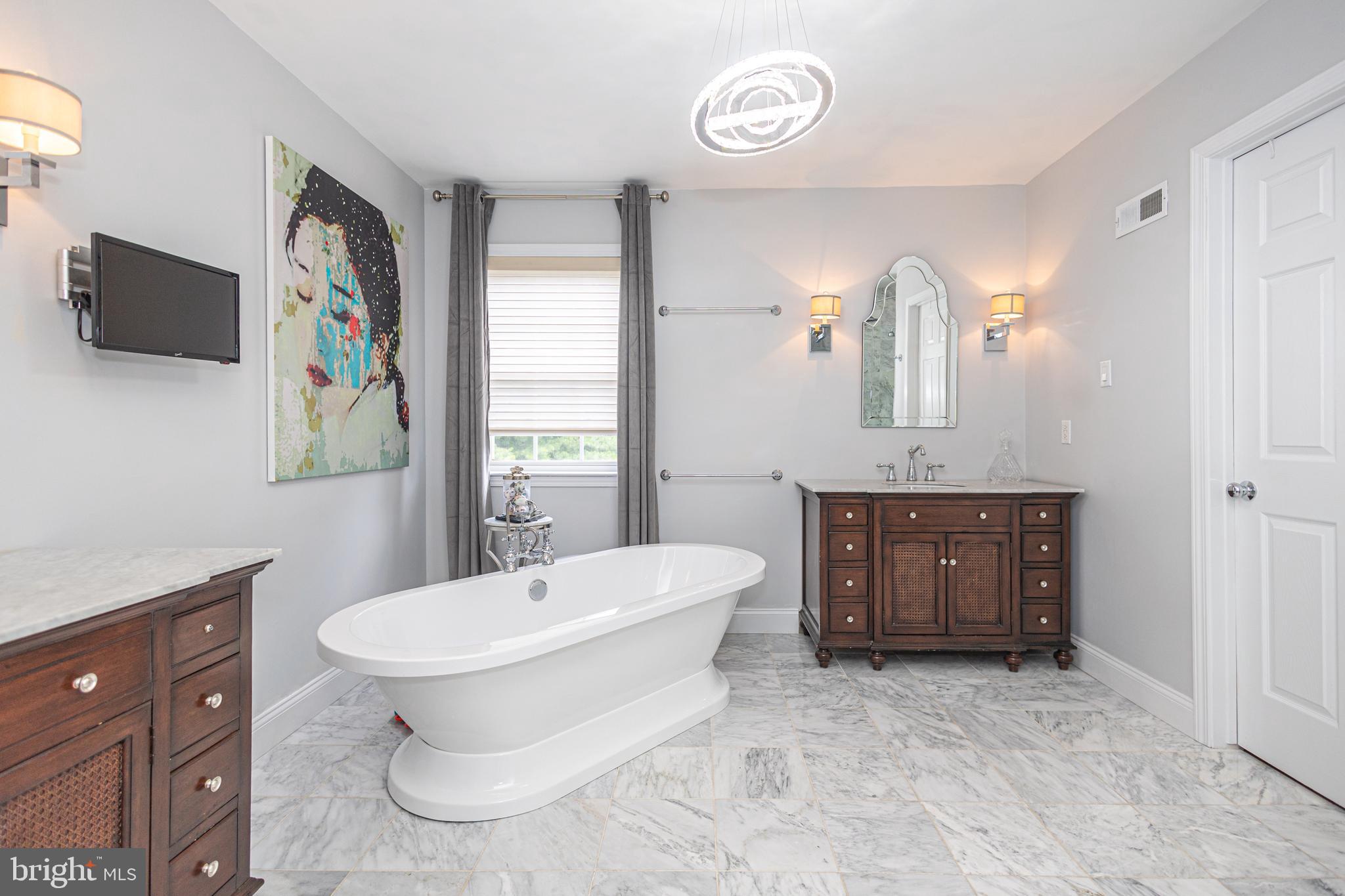 LONGSHORE ESTS - Residential