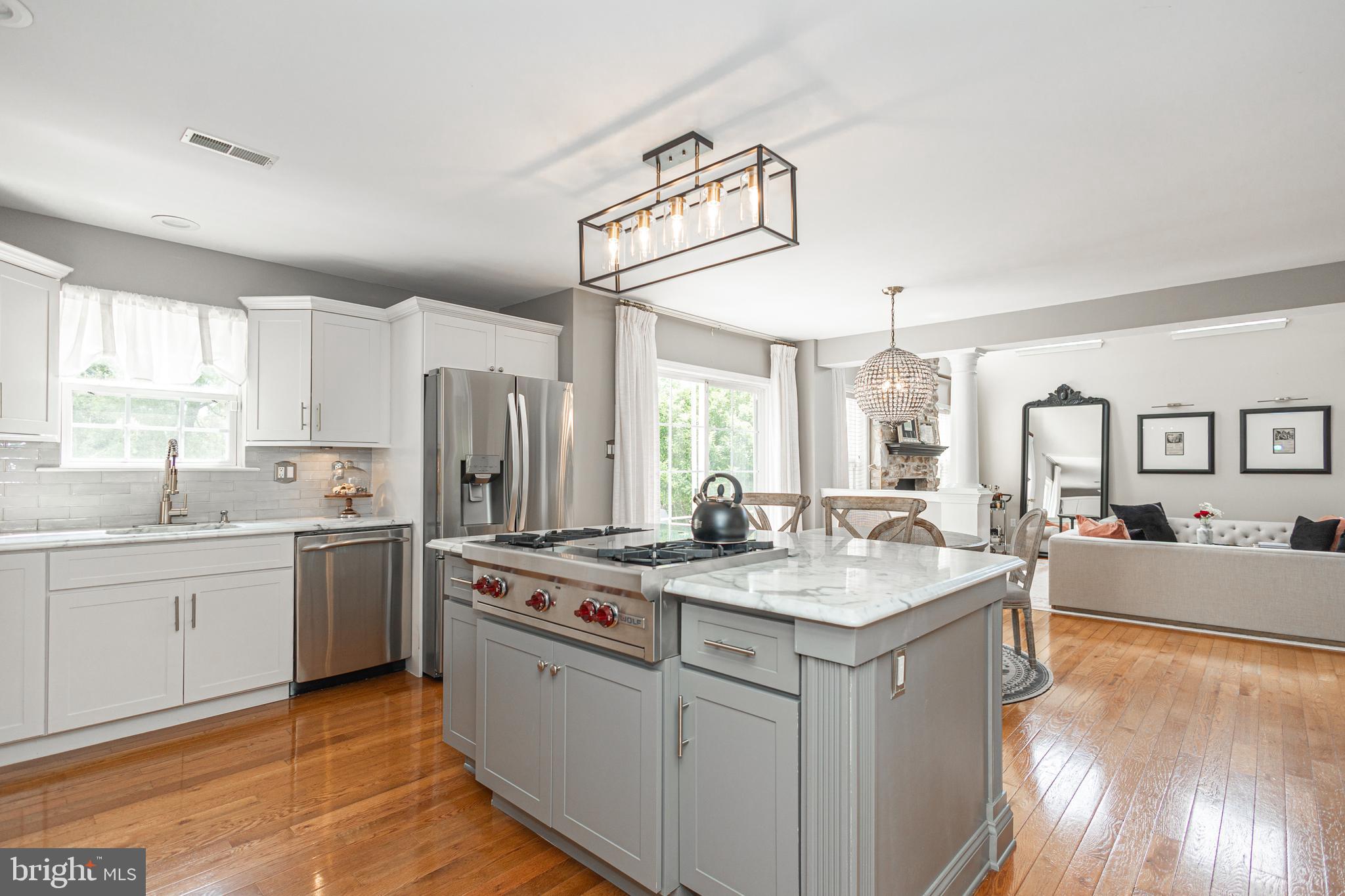 LONGSHORE ESTS - Residential