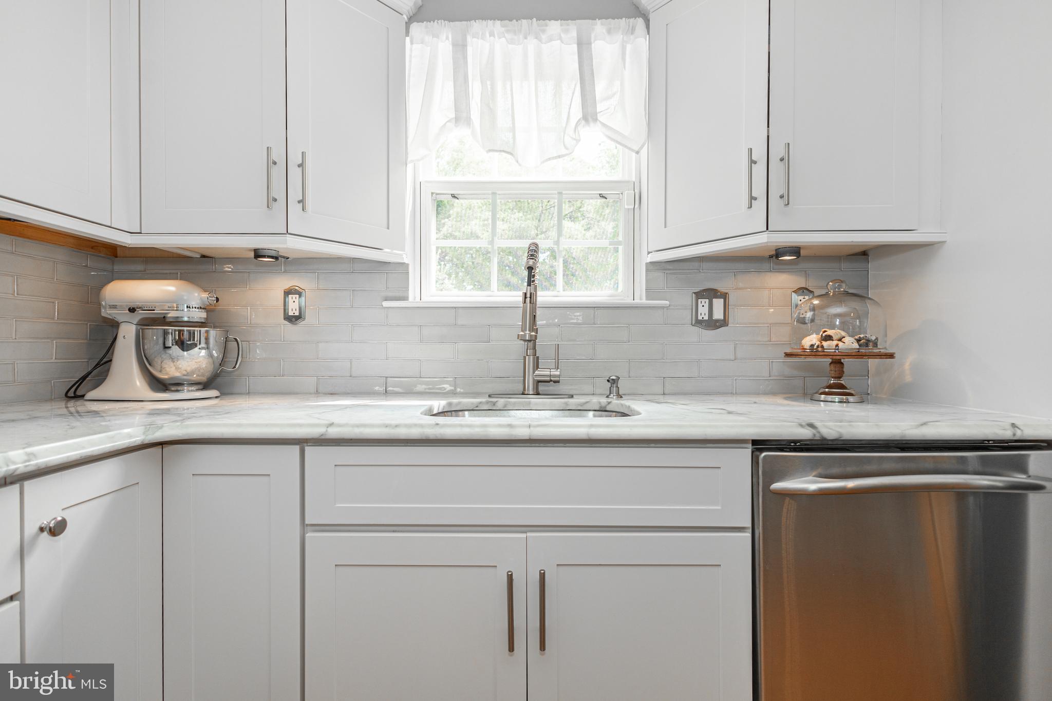 LONGSHORE ESTS - Residential