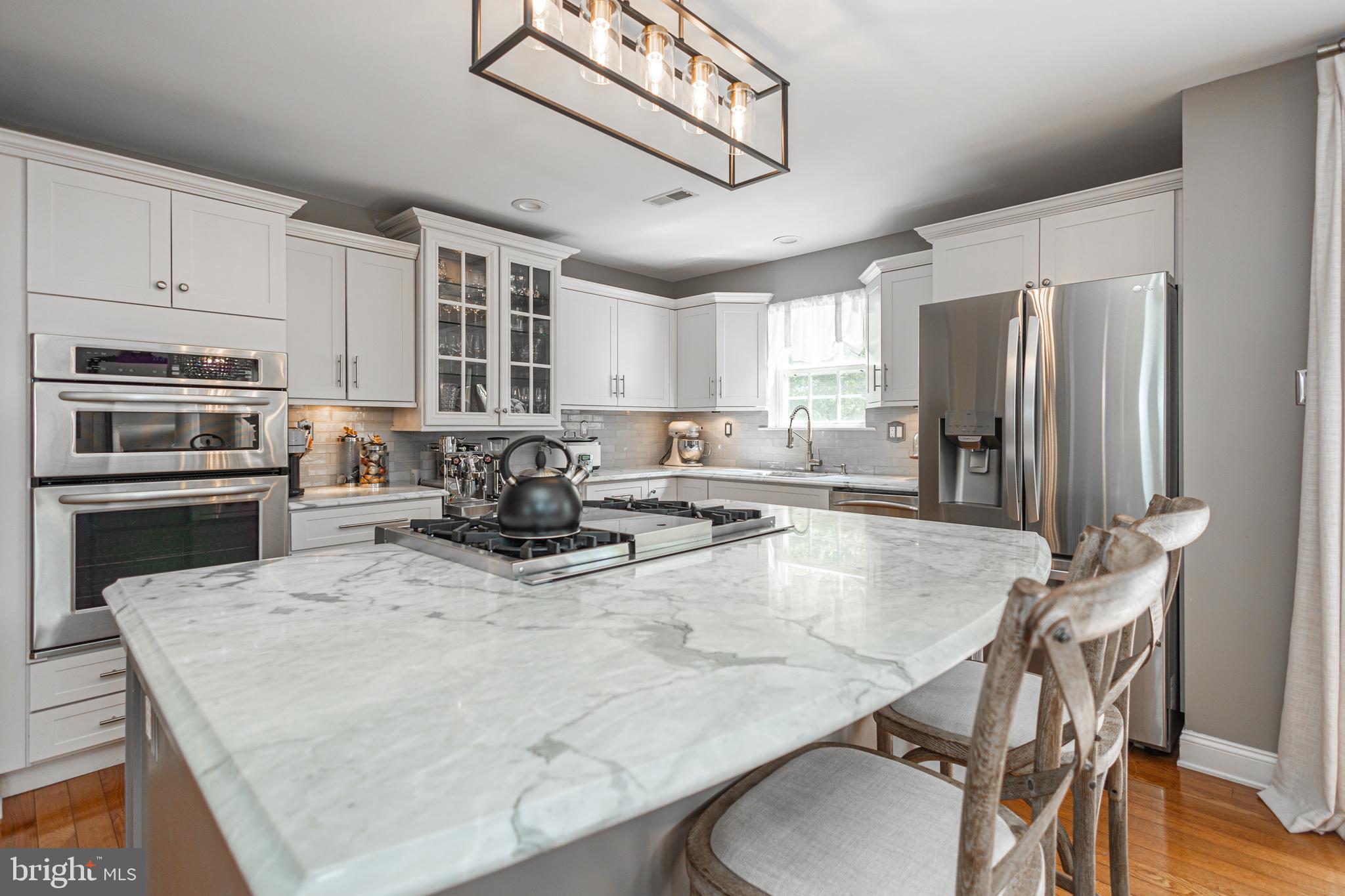 LONGSHORE ESTS - Residential