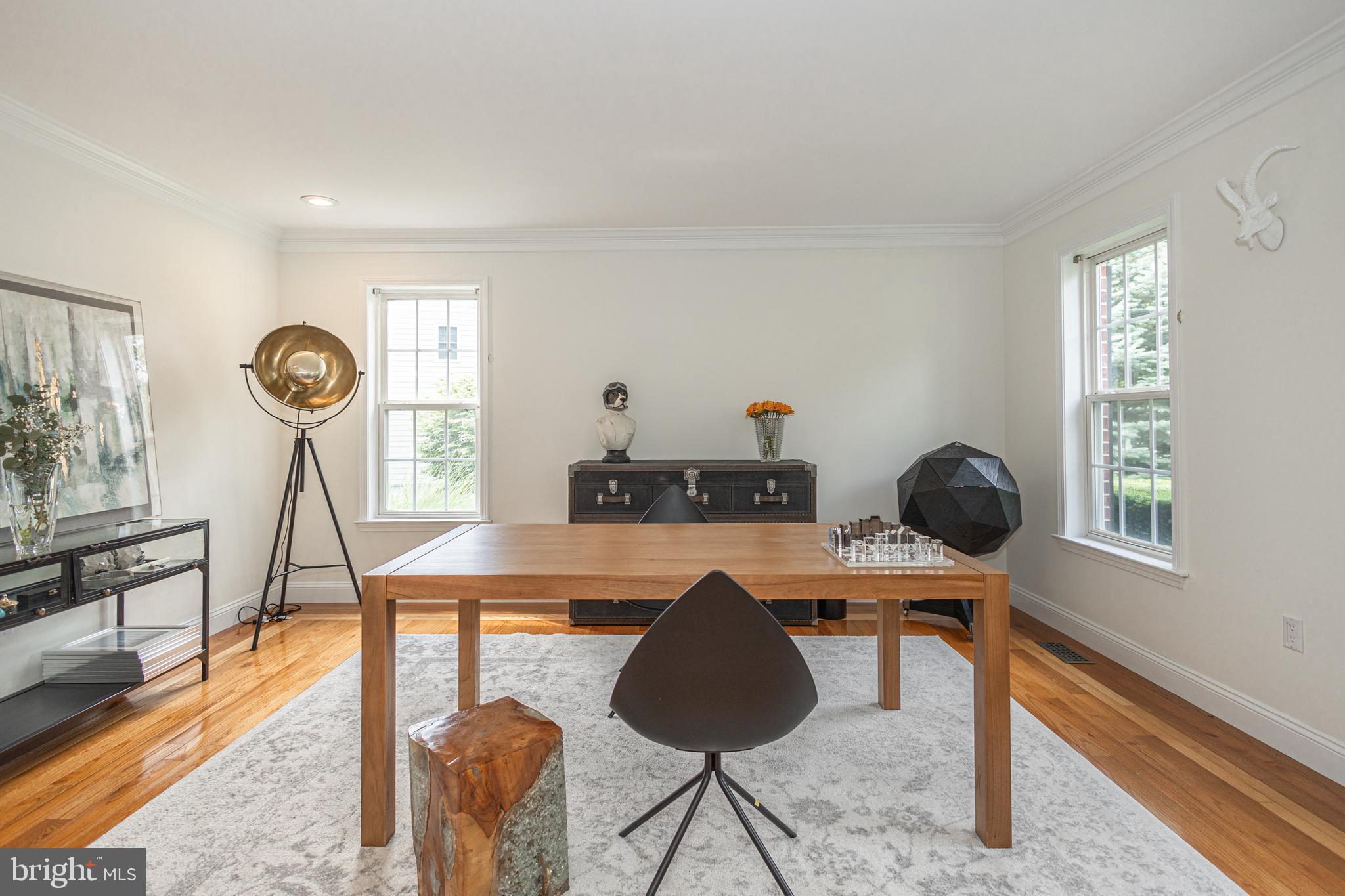 LONGSHORE ESTS - Residential