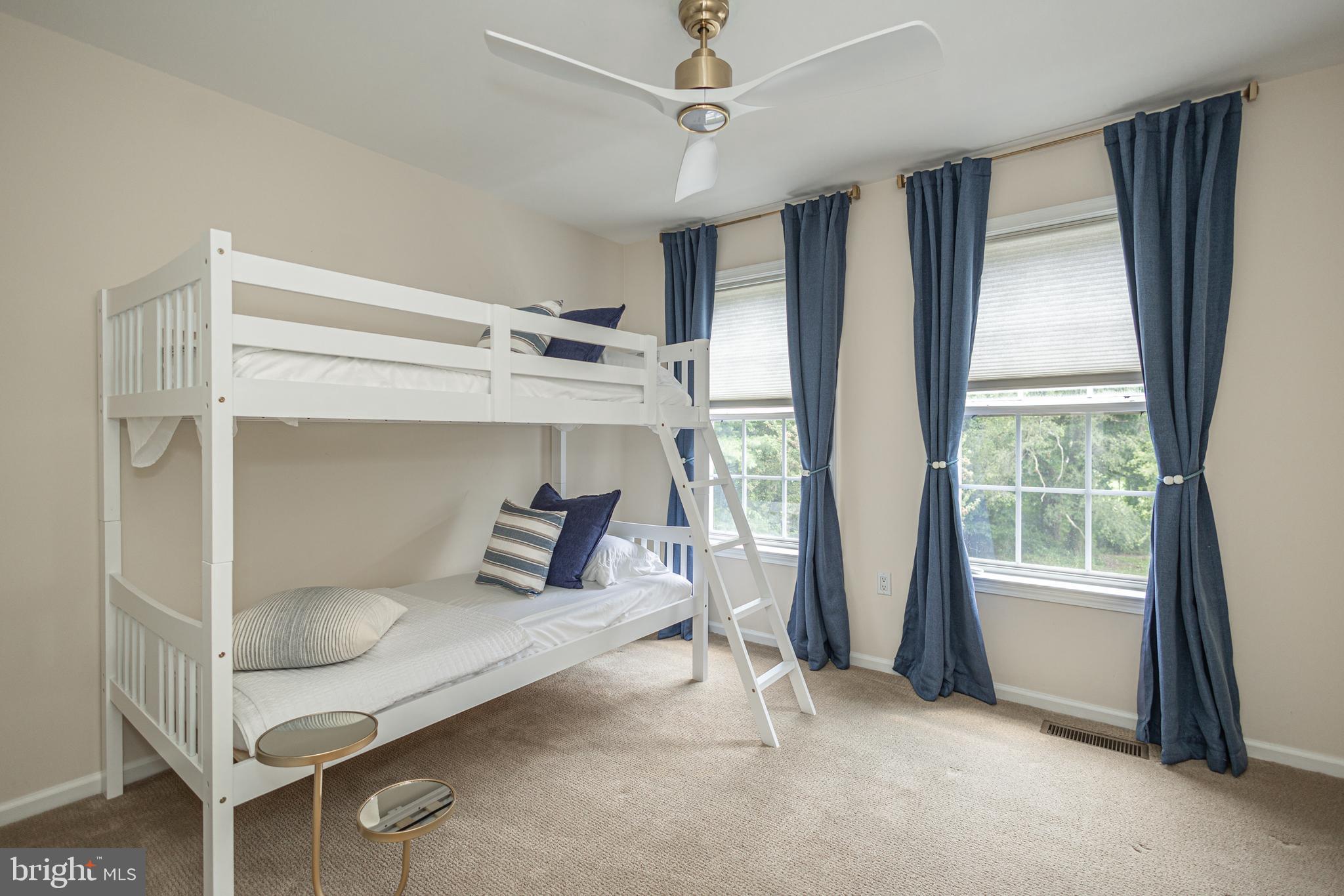 LONGSHORE ESTS - Residential