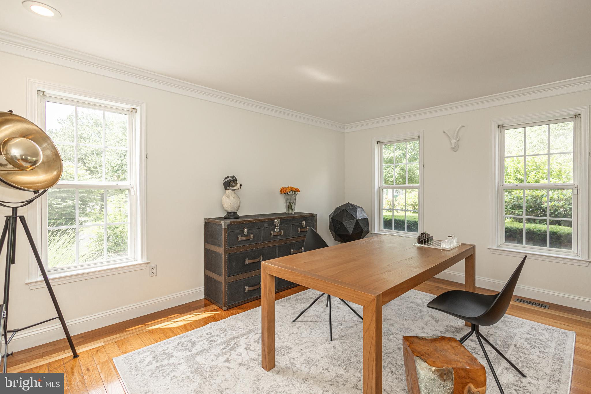 LONGSHORE ESTS - Residential