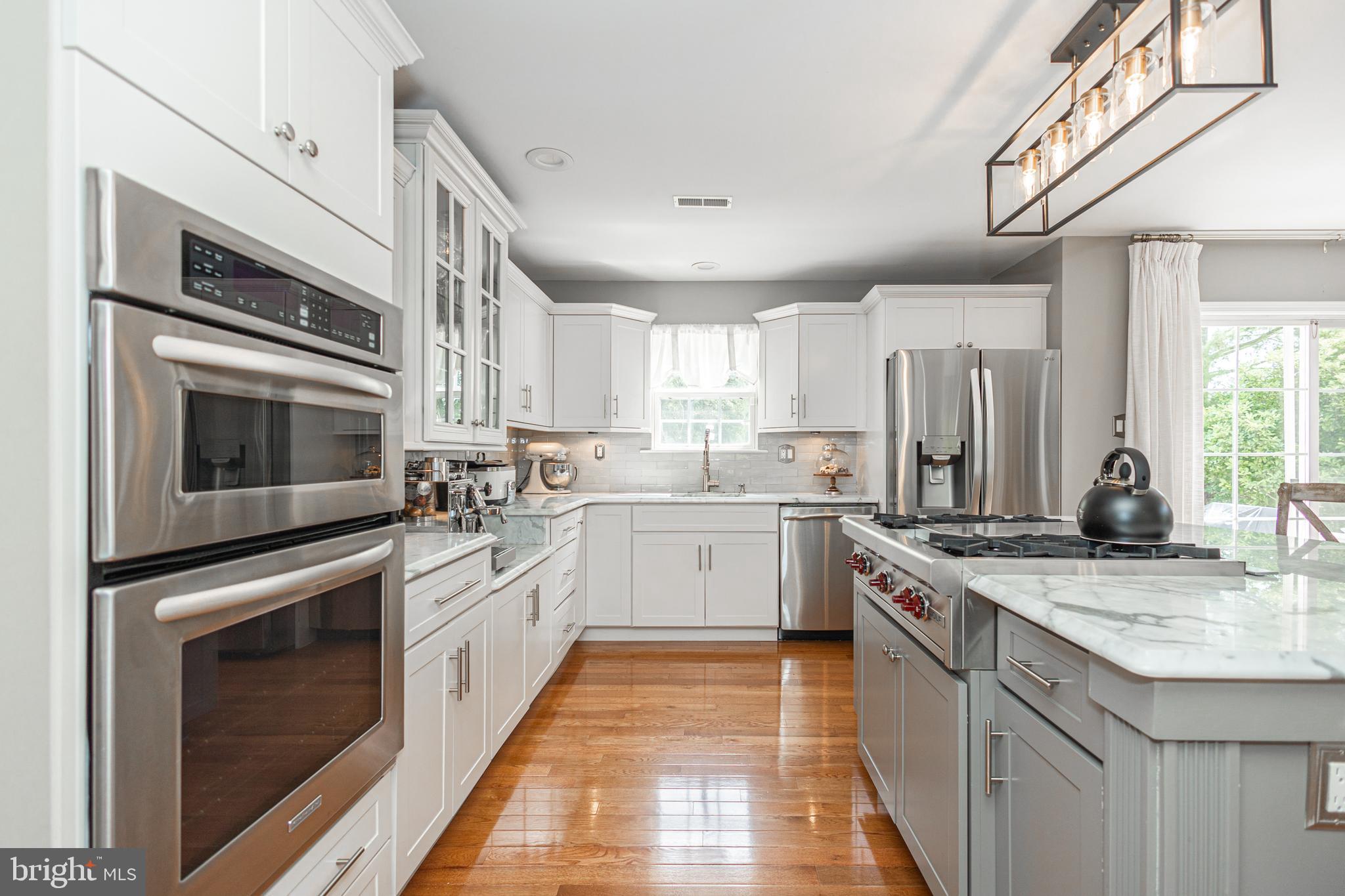 LONGSHORE ESTS - Residential