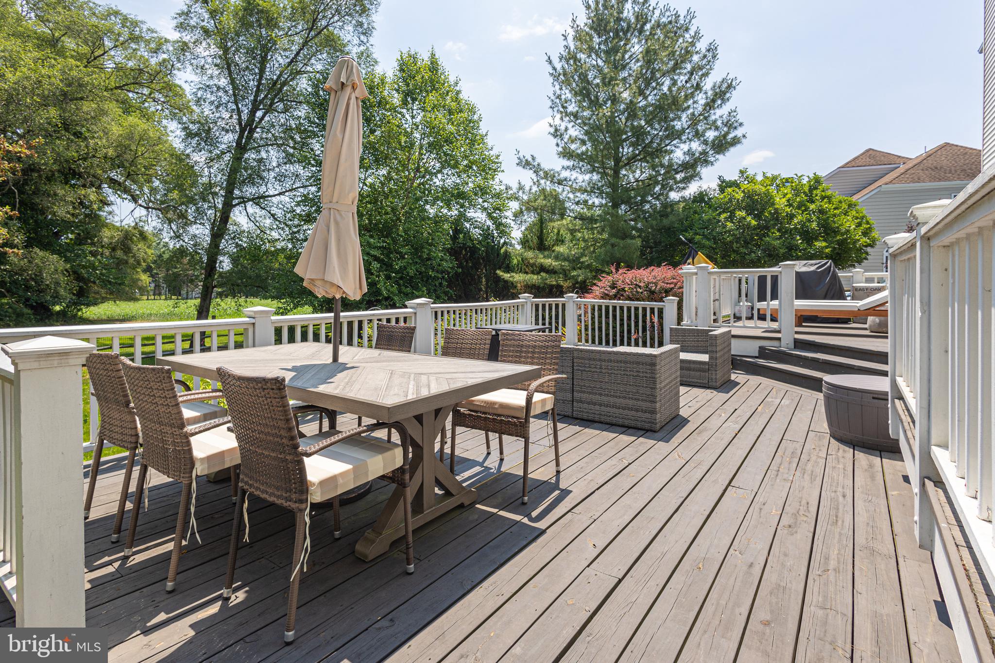 LONGSHORE ESTS - Residential