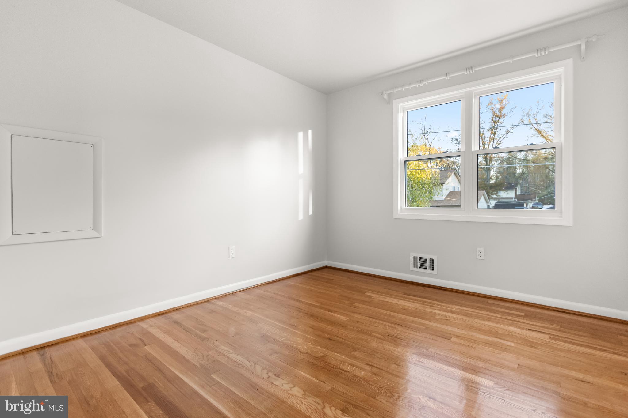 NORTHAMPTON - Residential