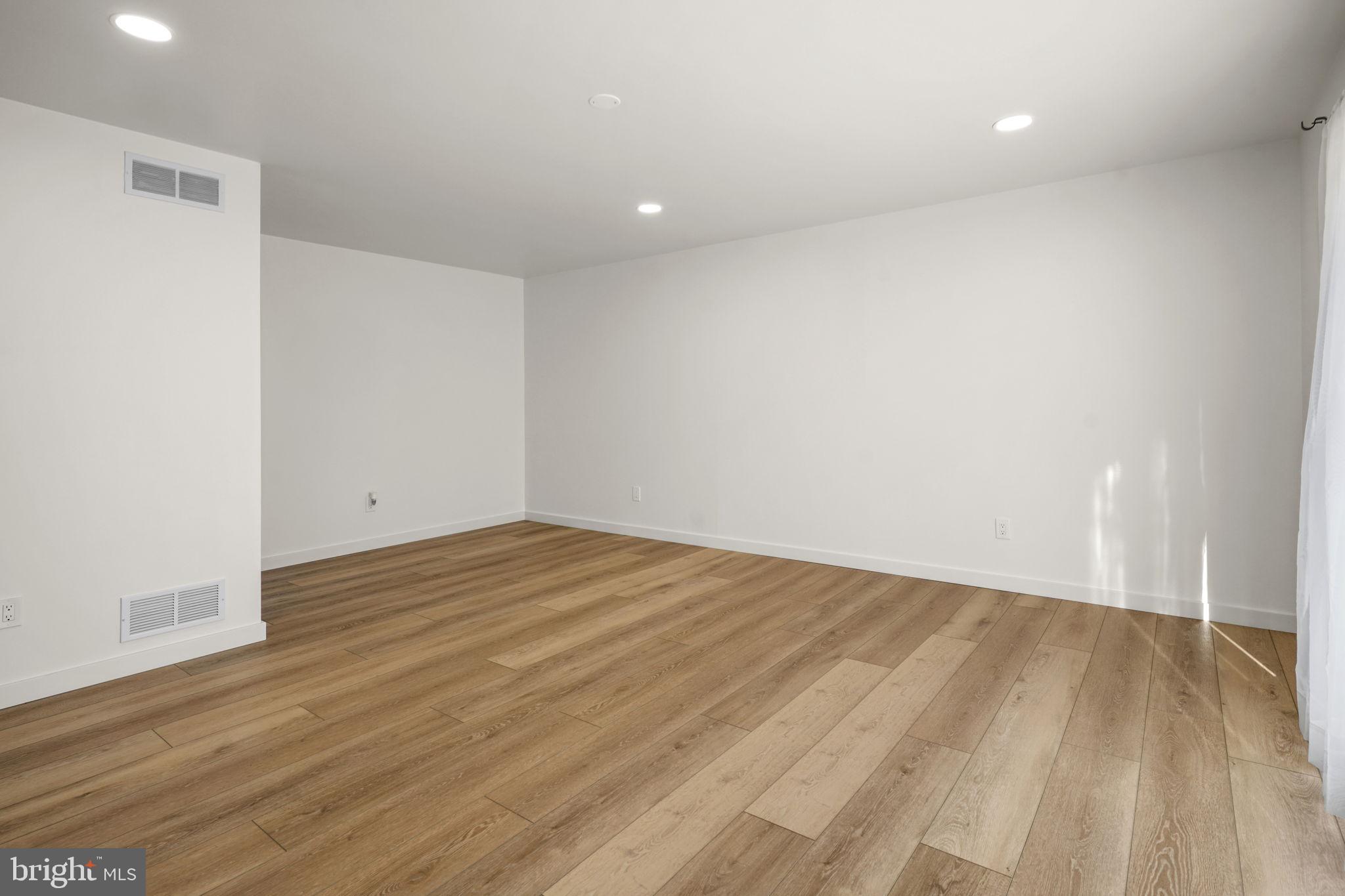 LANDHAVEN - Residential