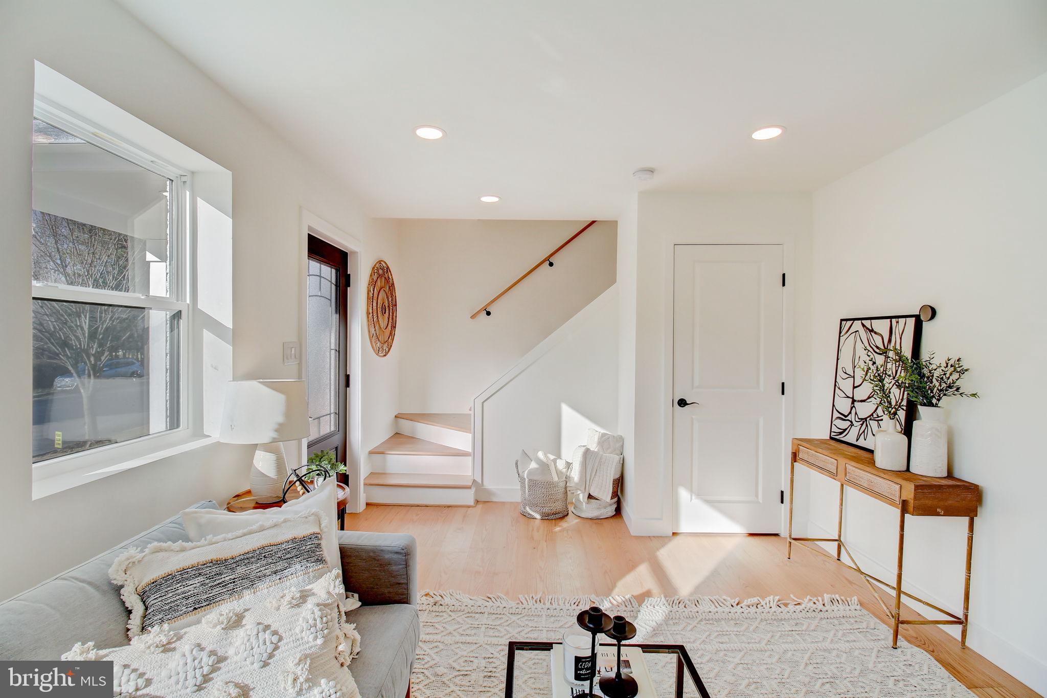 CAROLE HIGHLANDS - Residential