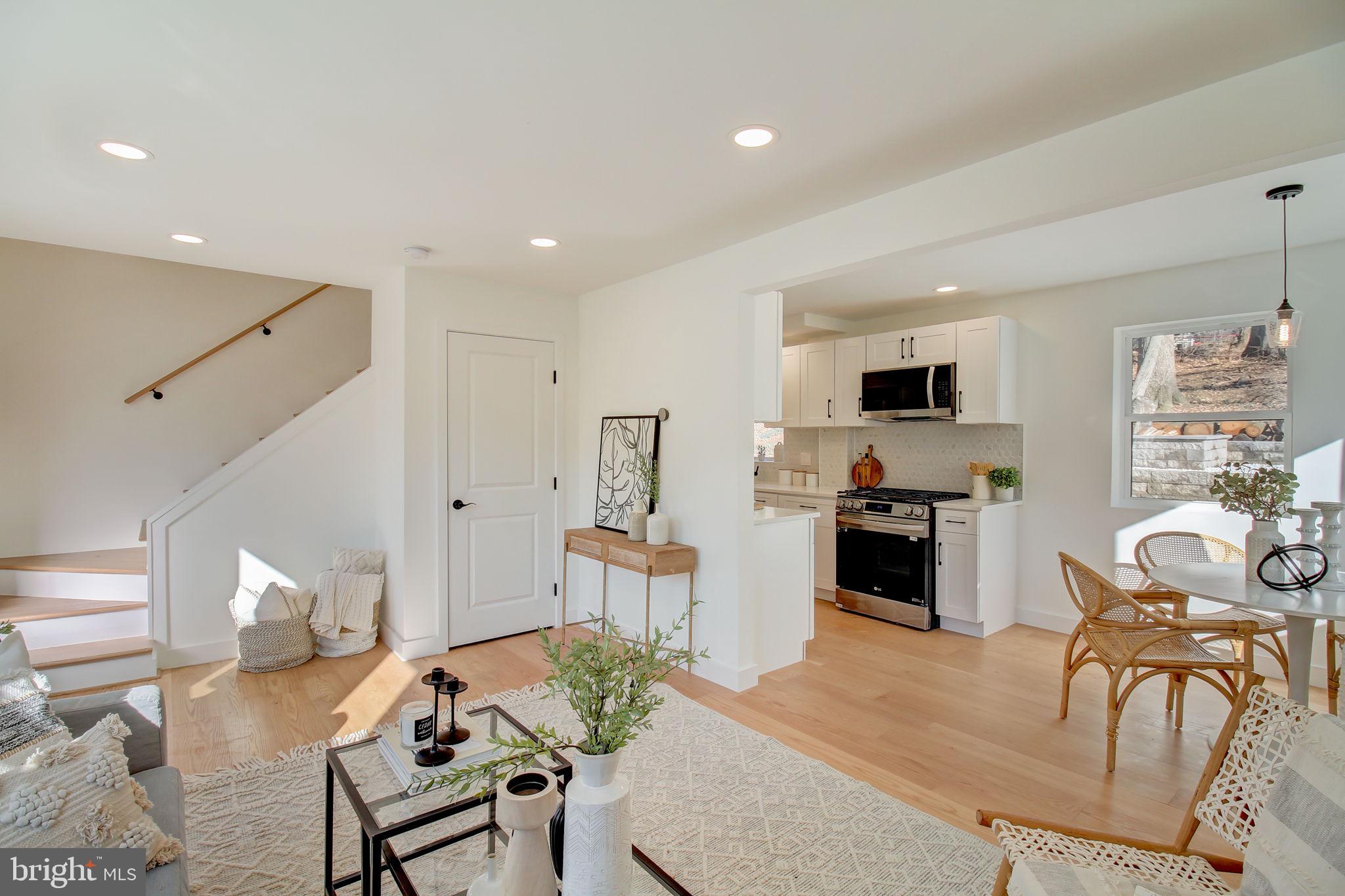 CAROLE HIGHLANDS - Residential