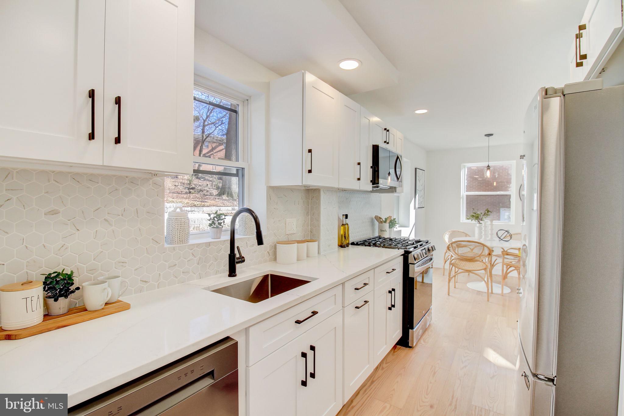 CAROLE HIGHLANDS - Residential