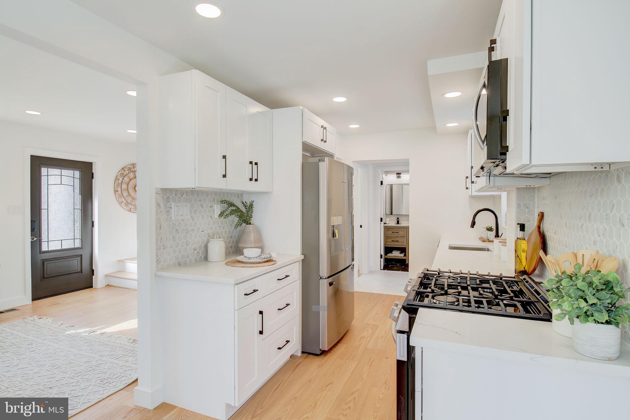 CAROLE HIGHLANDS - Residential