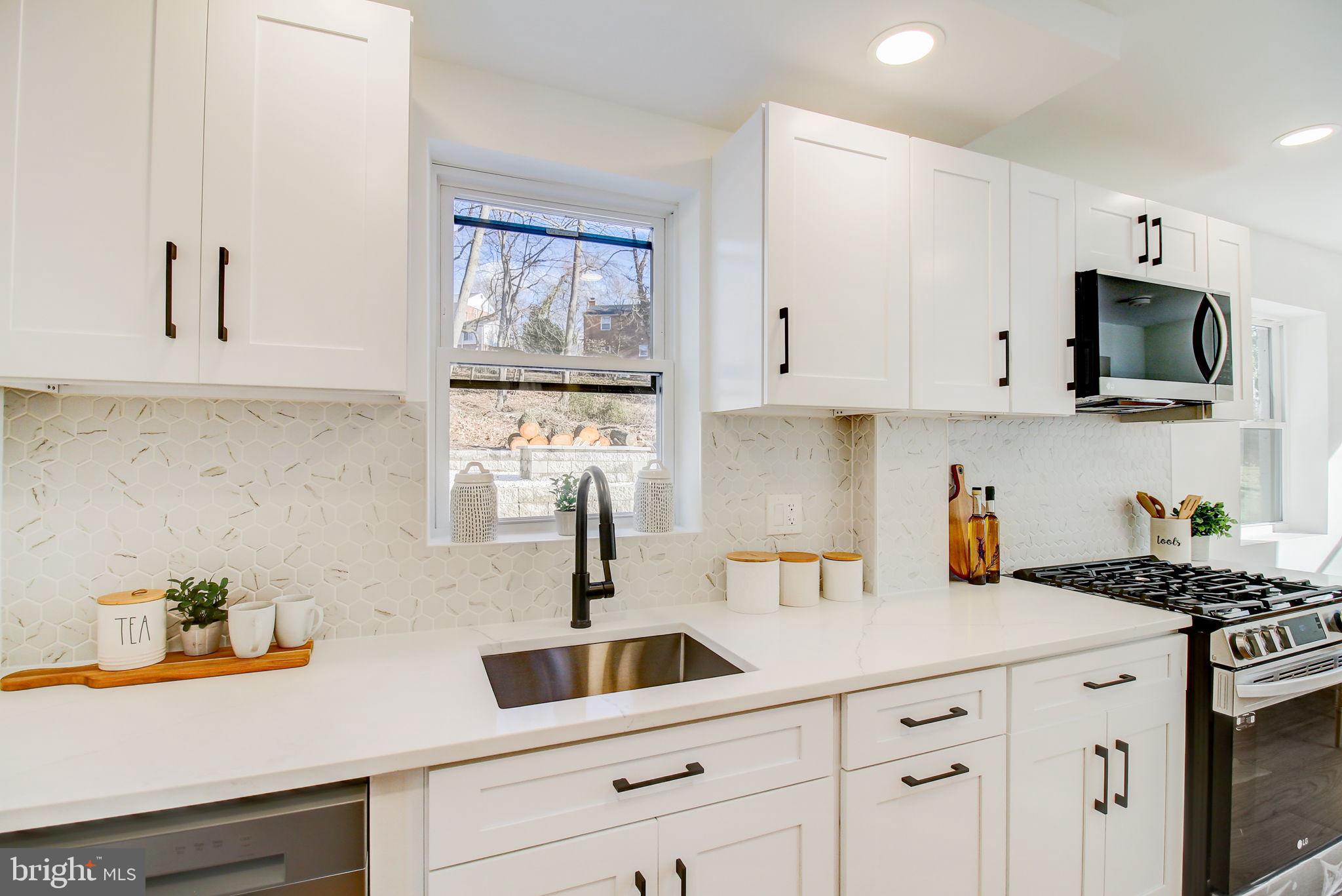 CAROLE HIGHLANDS - Residential