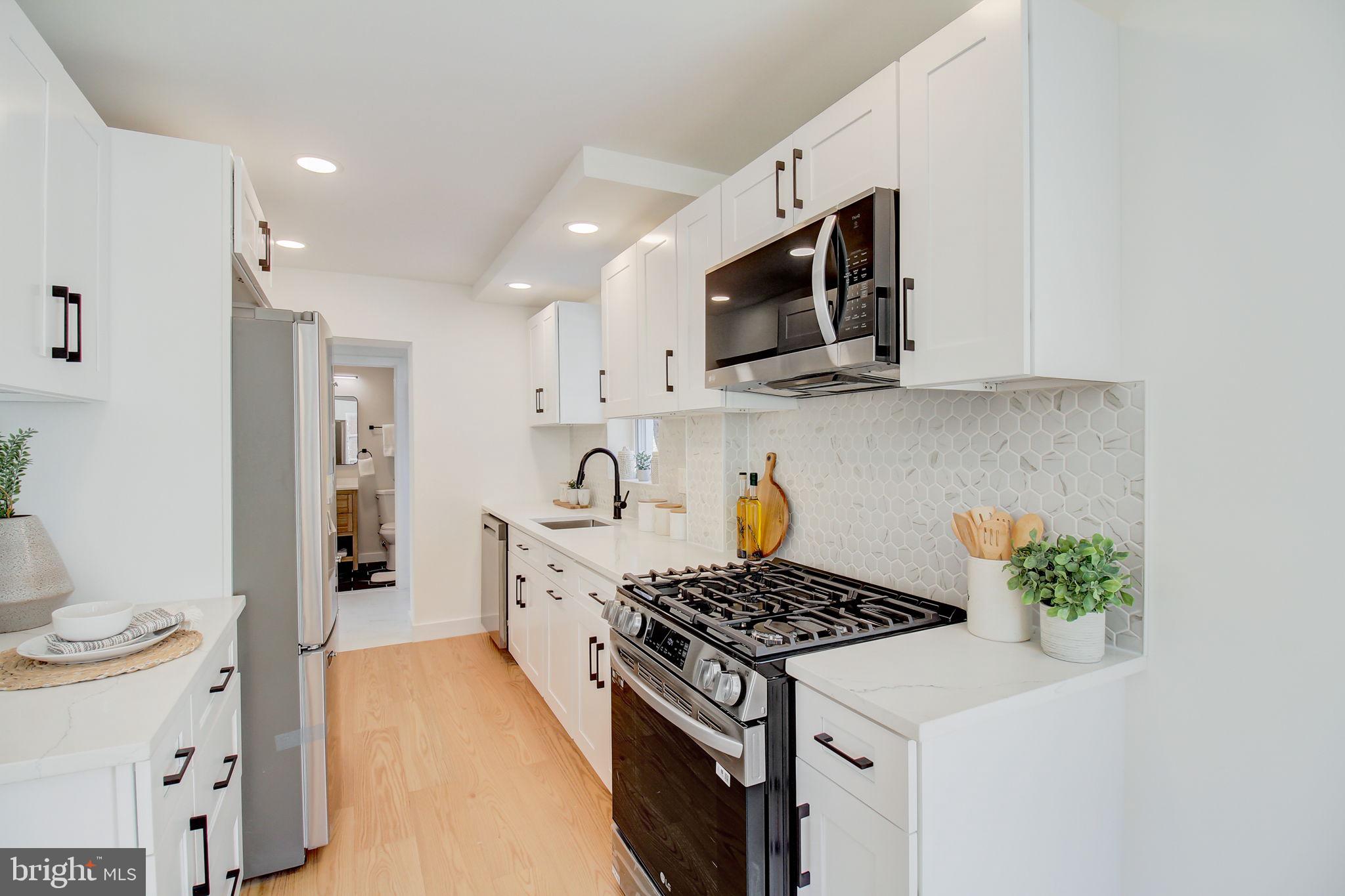 CAROLE HIGHLANDS - Residential