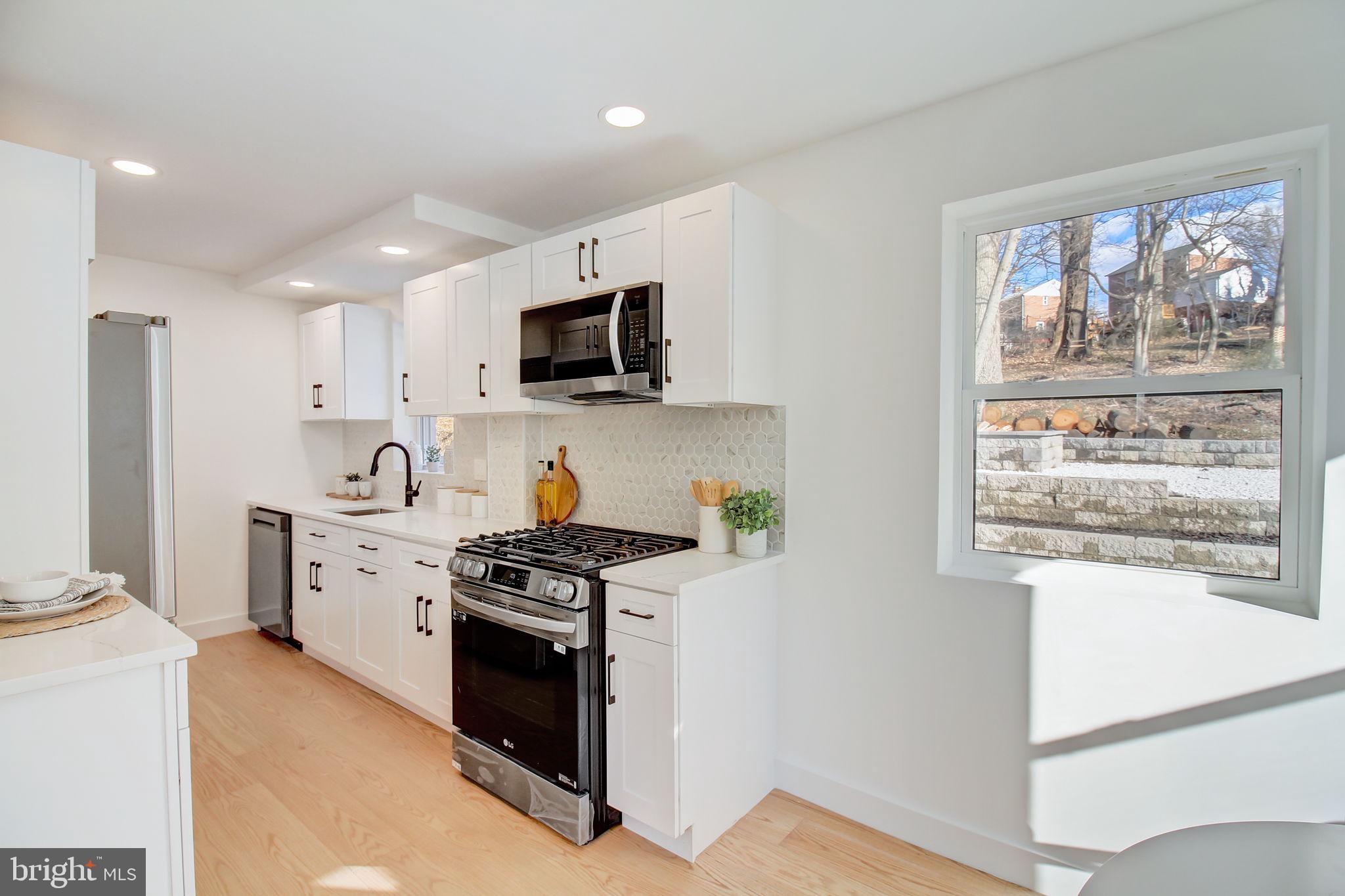 CAROLE HIGHLANDS - Residential