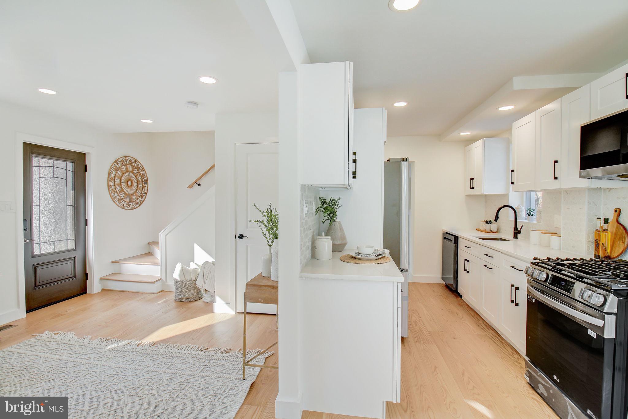 CAROLE HIGHLANDS - Residential