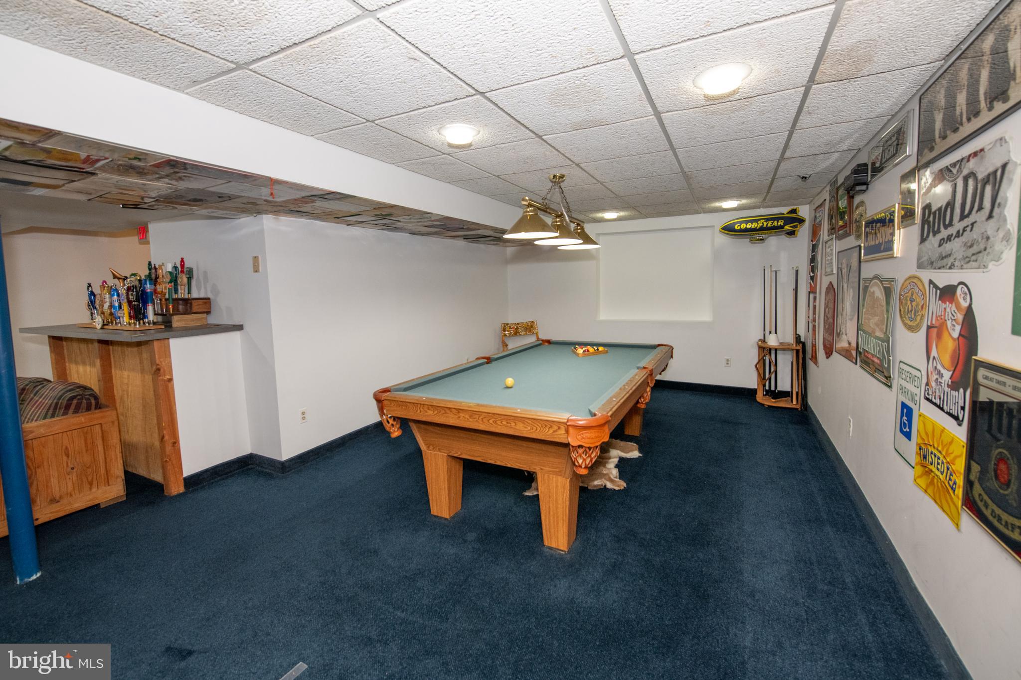 VILLAGE GREENE - Residential