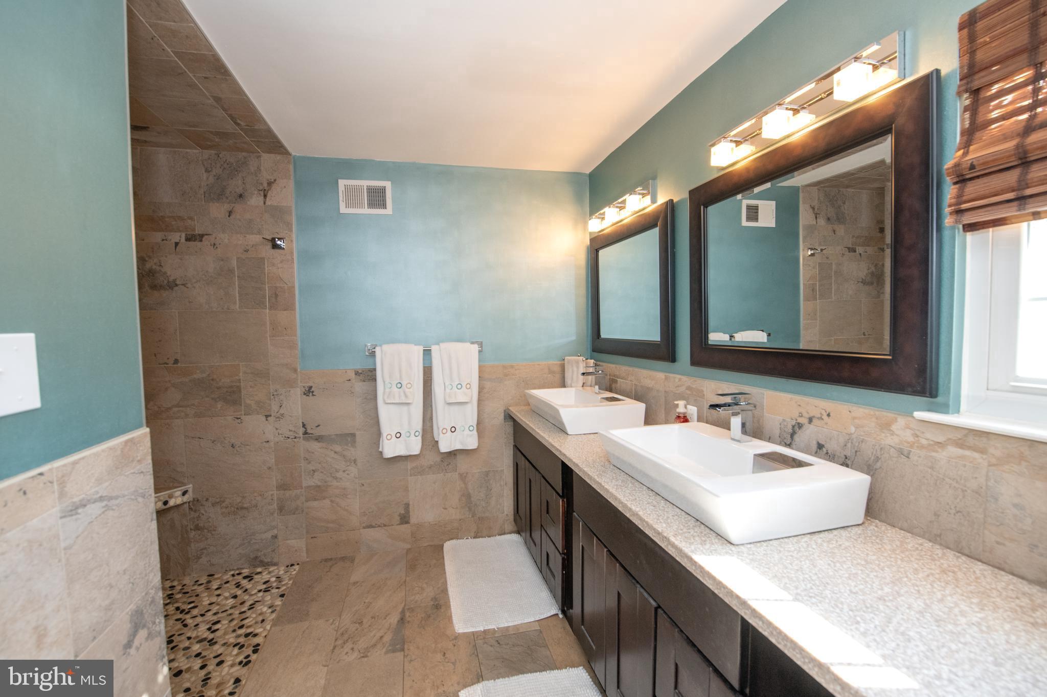 VILLAGE GREENE - Residential