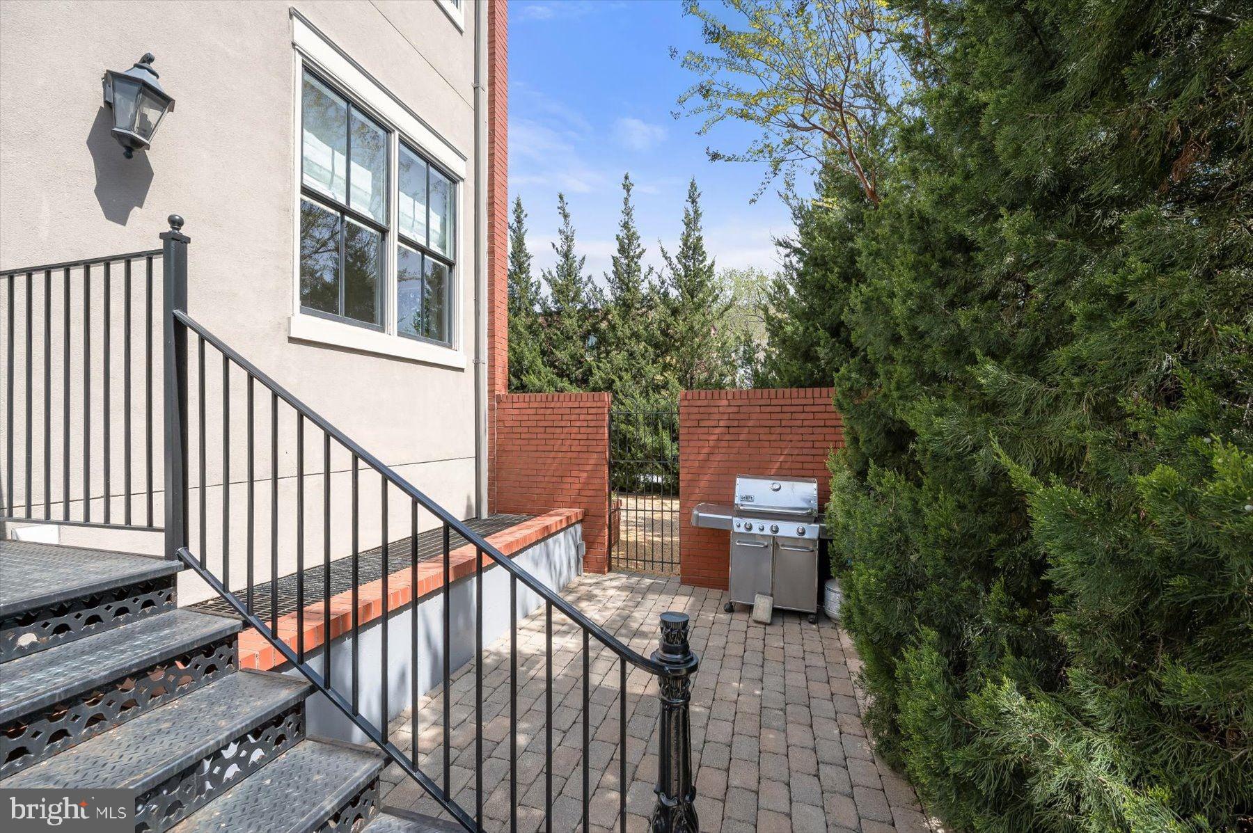 CAPITOL HILL - Residential