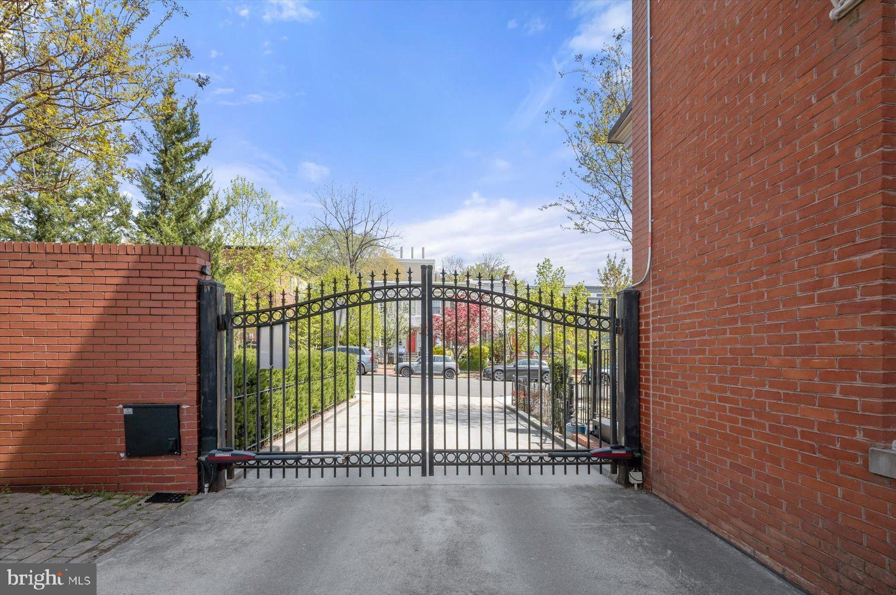 CAPITOL HILL - Residential