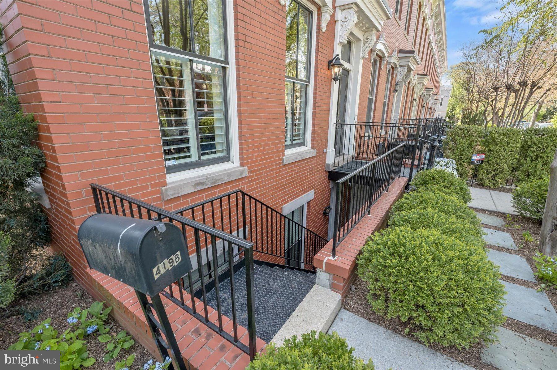 CAPITOL HILL - Residential