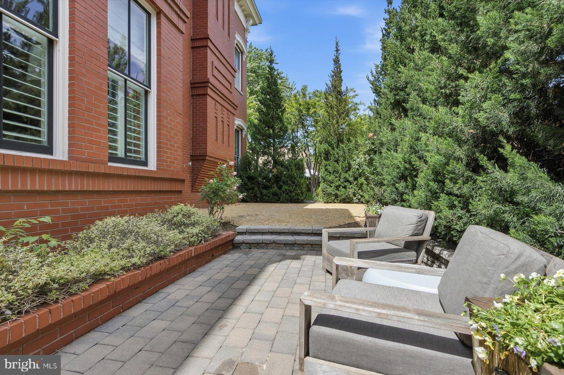 CAPITOL HILL - Residential