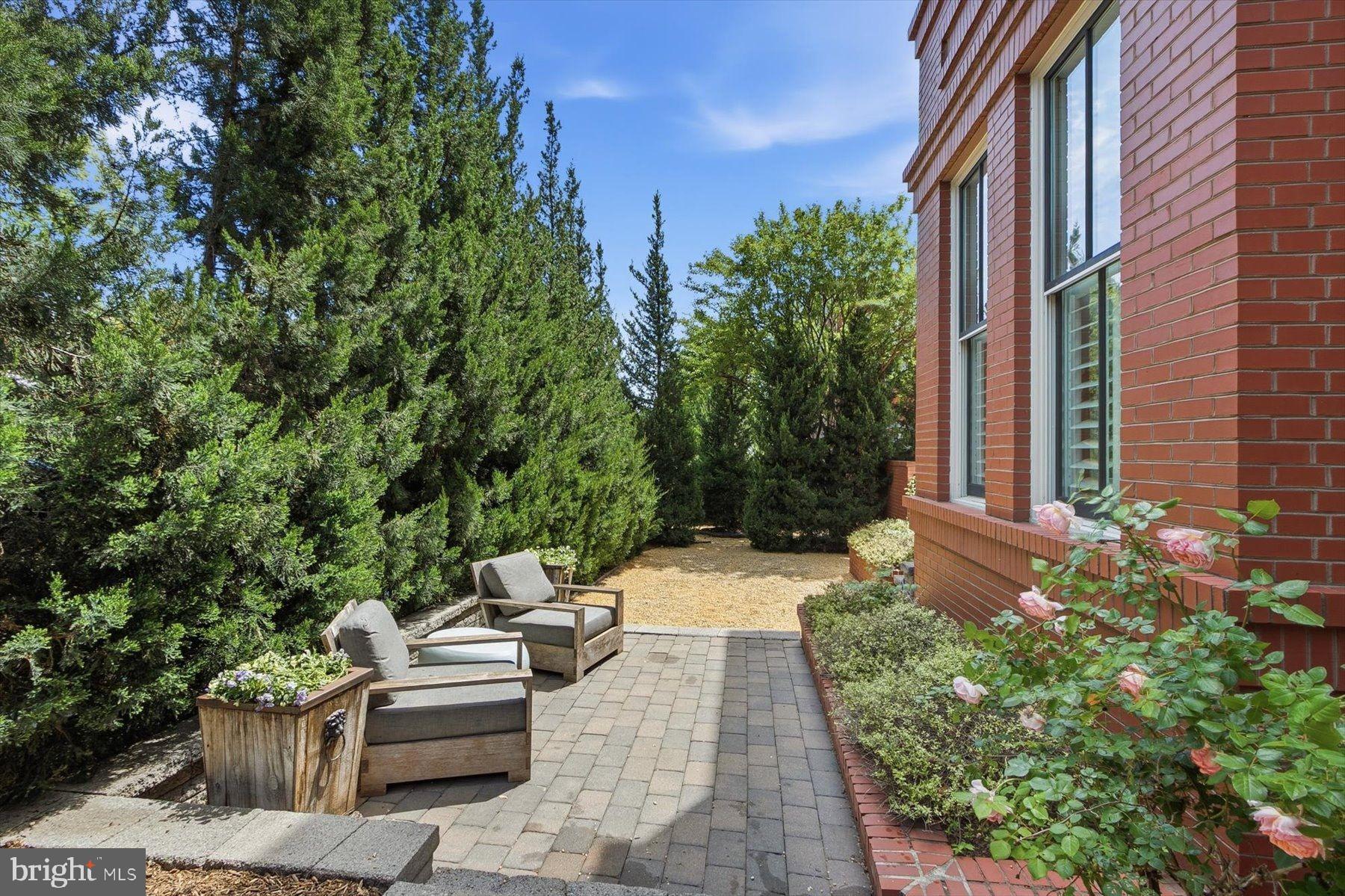 CAPITOL HILL - Residential