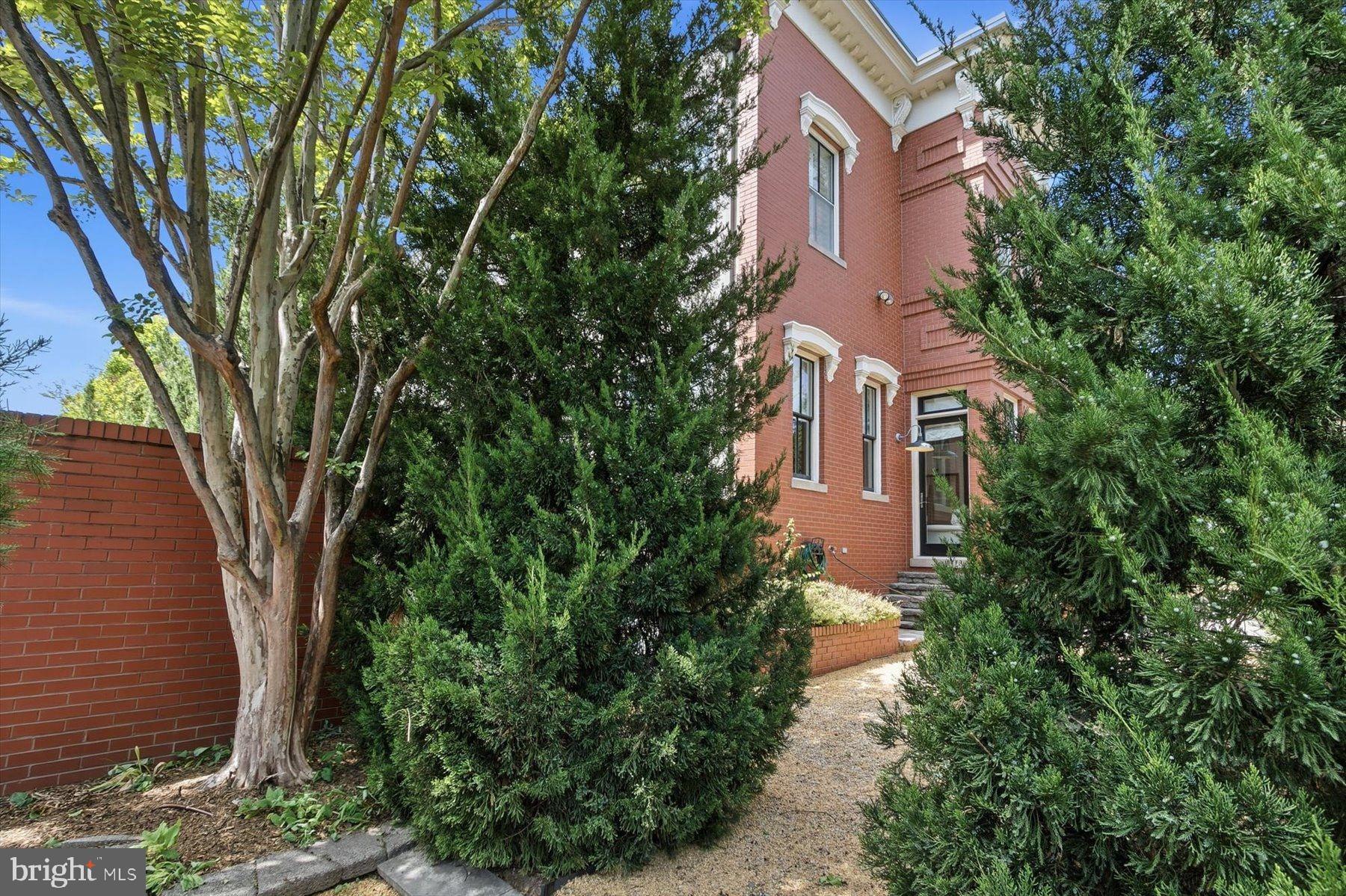 CAPITOL HILL - Residential