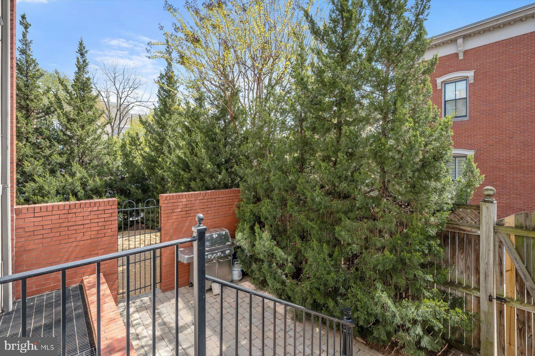 CAPITOL HILL - Residential