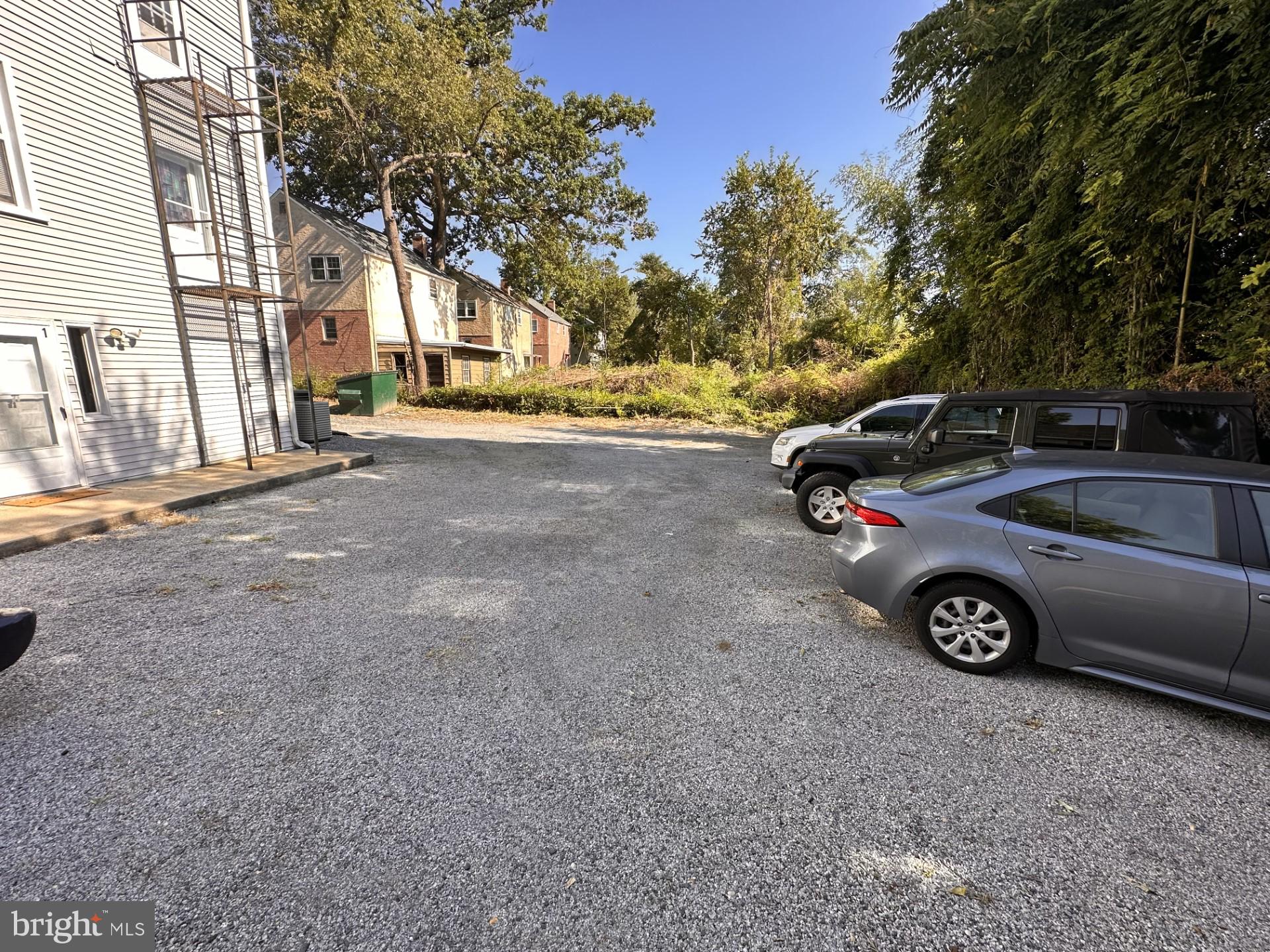 COLLEGE PARK - Commercial Sale