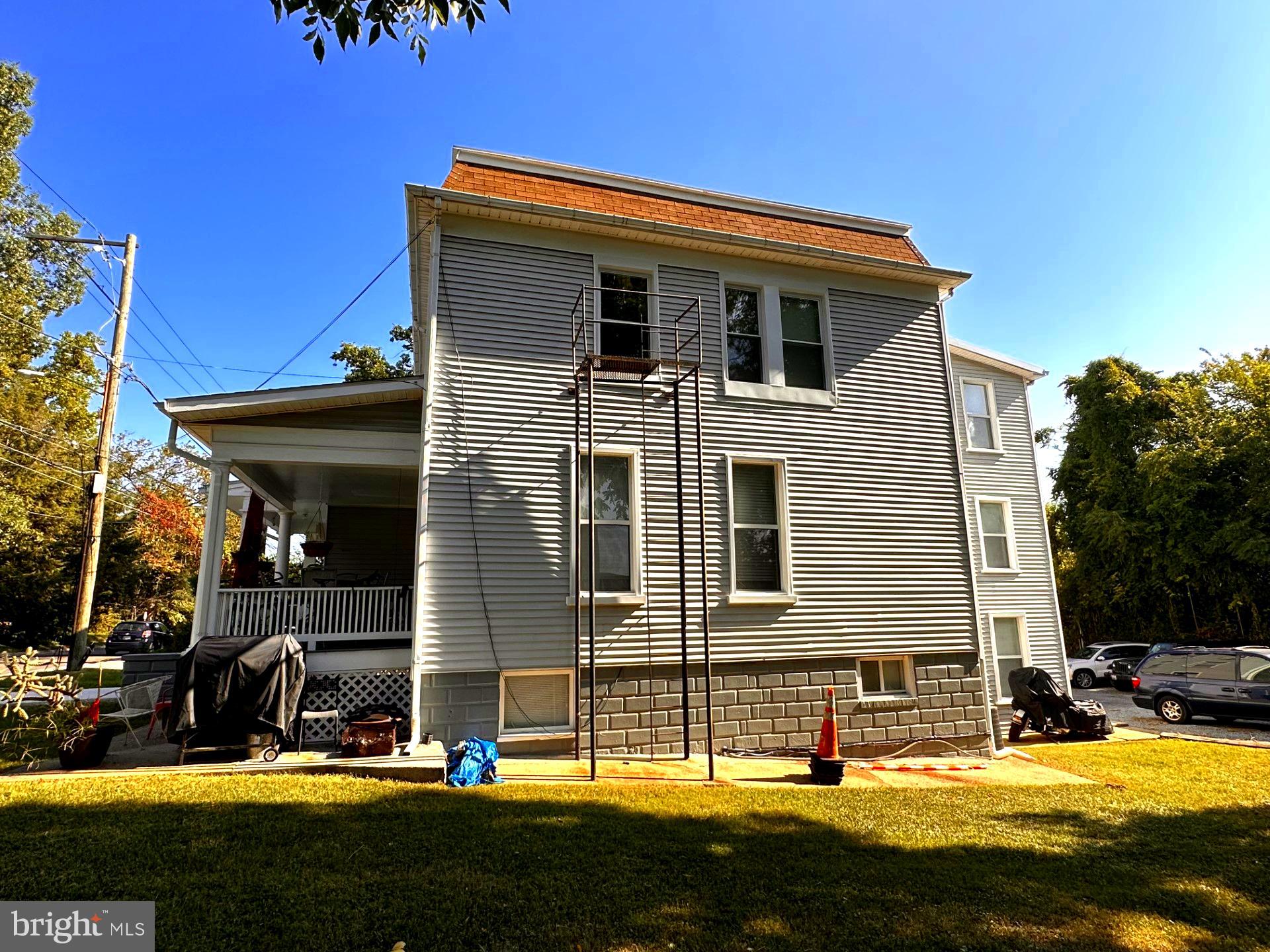 COLLEGE PARK - Commercial Sale