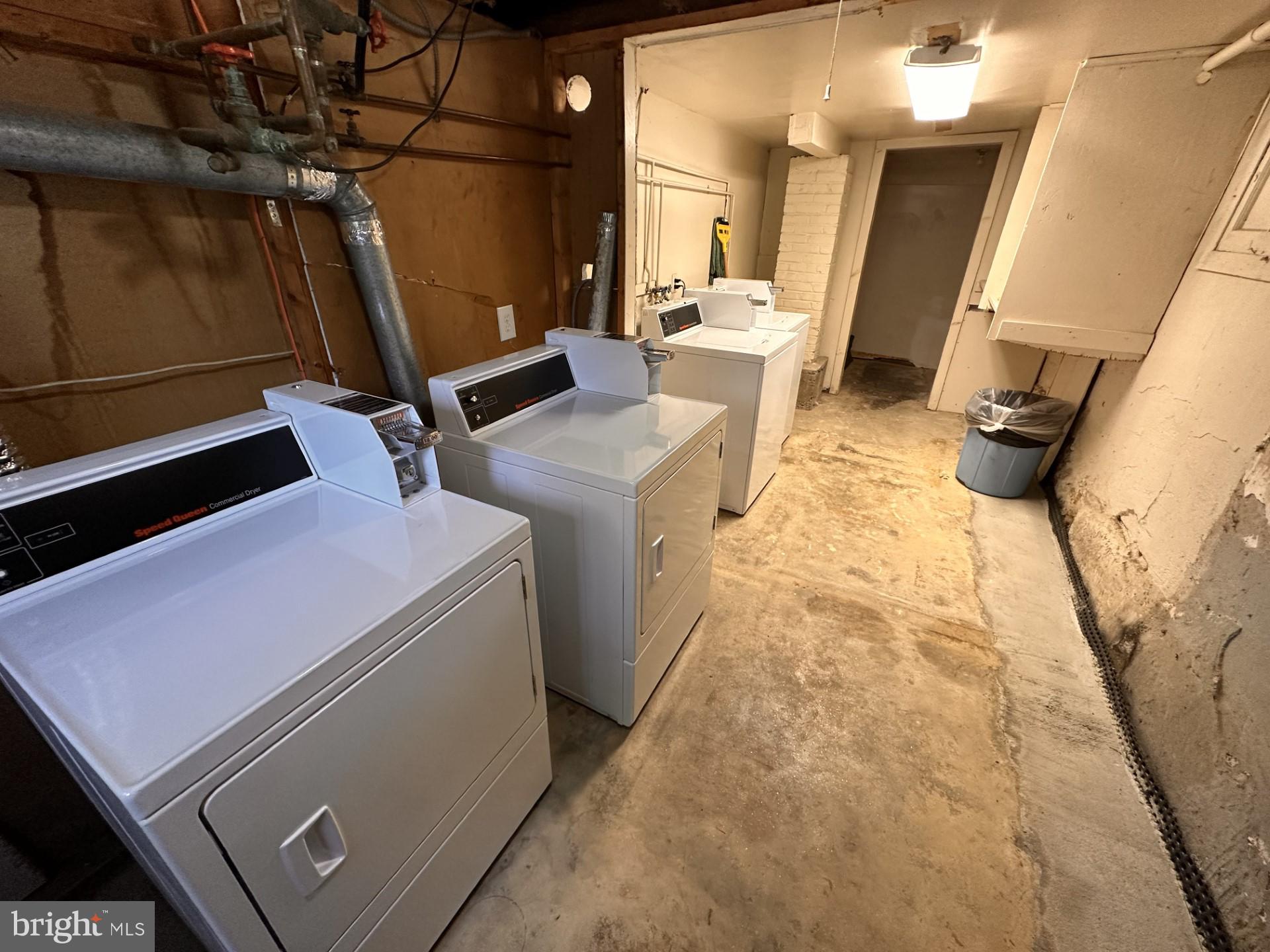 COLLEGE PARK - Commercial Sale