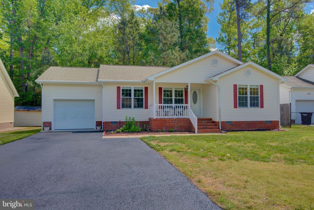 Photo of 342 9th St, COLONIAL BEACH, VA 22443 (MLS # VAWE2011202)