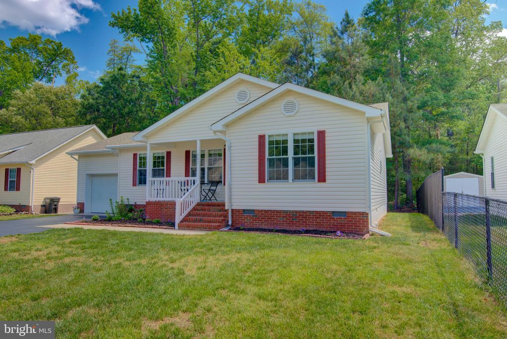 Photo of 342 9th St, COLONIAL BEACH, VA 22443 (MLS # VAWE2011202)