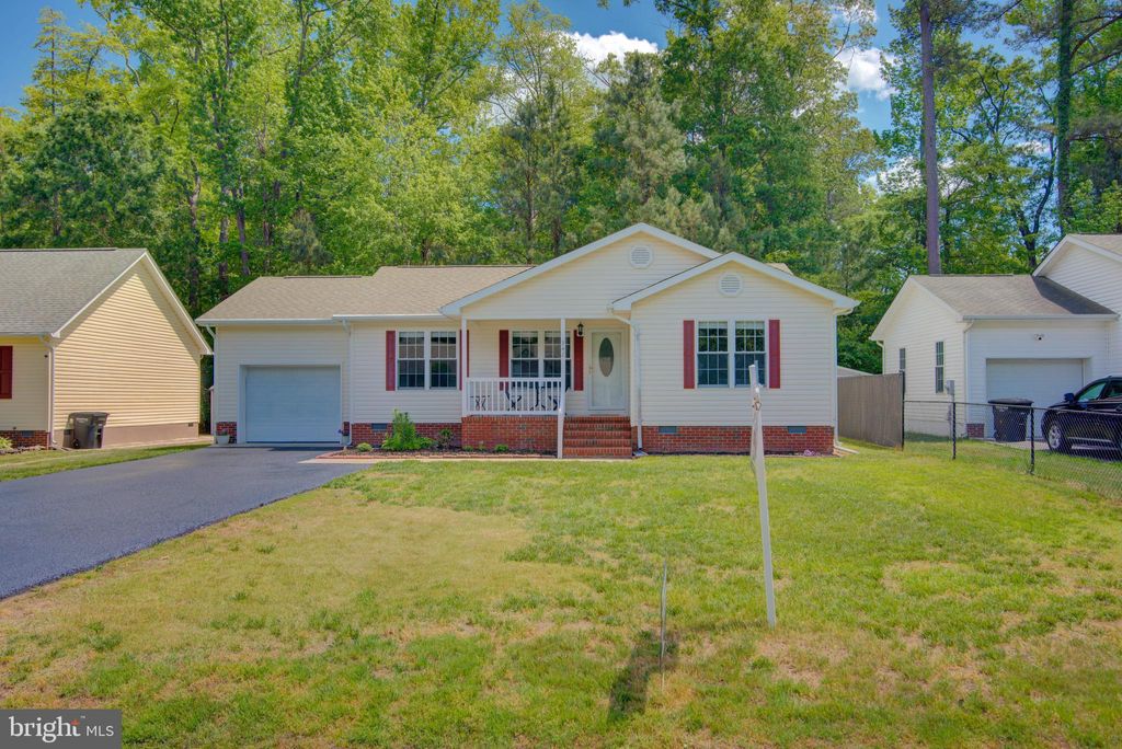 Photo of 342 9th St, COLONIAL BEACH, VA 22443 (MLS # VAWE2011202)