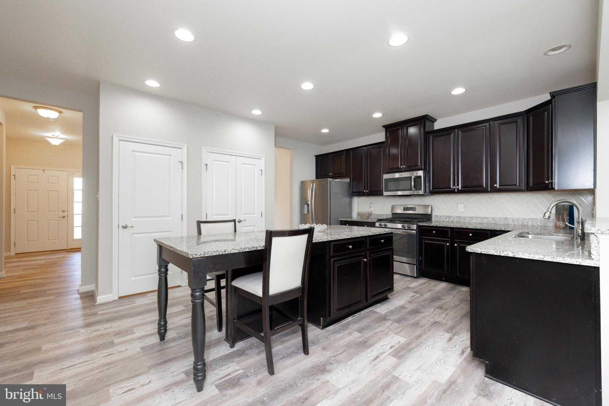 BAYHILL POINTE - Residential