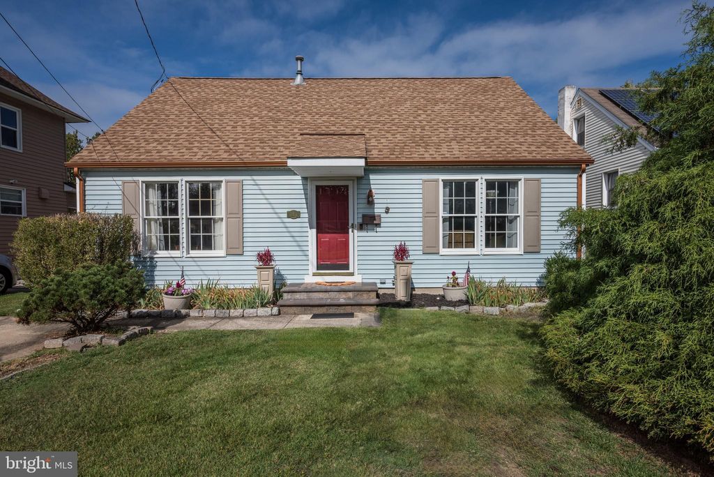 Photo of 316 E Stafford Avenue, LAUREL SPRINGS, NJ 08021 (MLS # NJCD2098676)