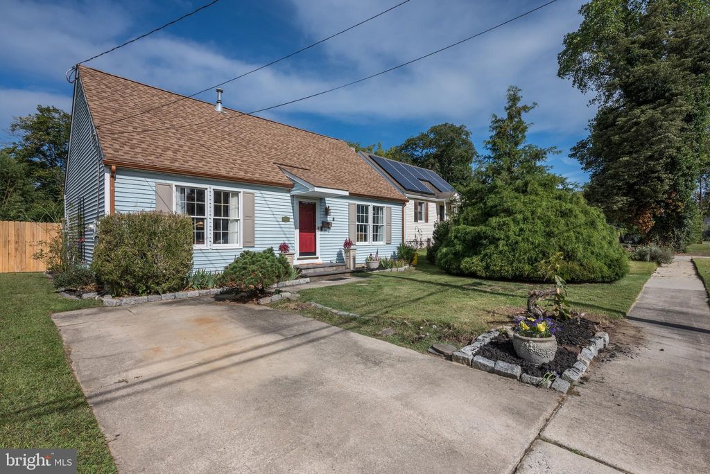 Photo of 316 E Stafford Avenue, LAUREL SPRINGS, NJ 08021 (MLS # NJCD2098676)