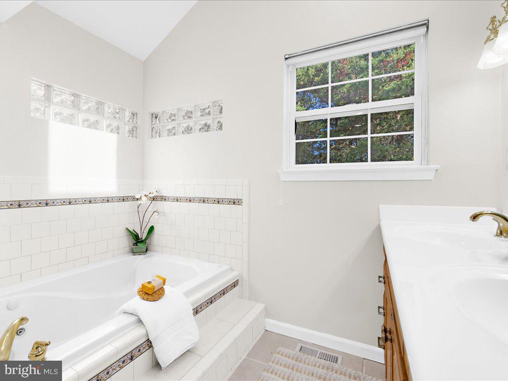 MARINERS COVE - Residential