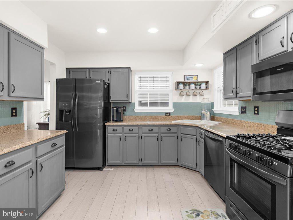 MARINERS COVE - Residential