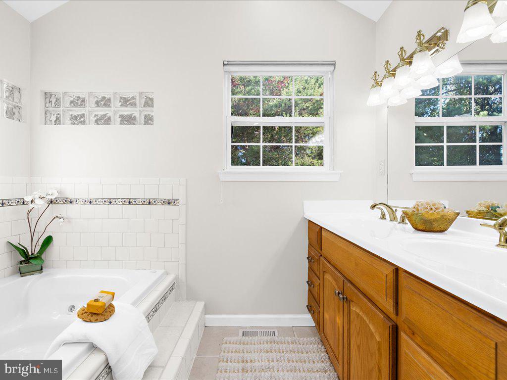 MARINERS COVE - Residential