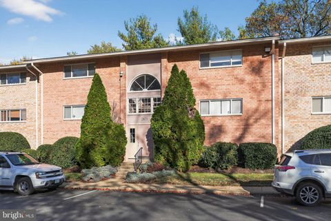 Condo For Sale - 2821 Kalmia Lee Court #302<br/> FALLS CHURCH, VA 22042