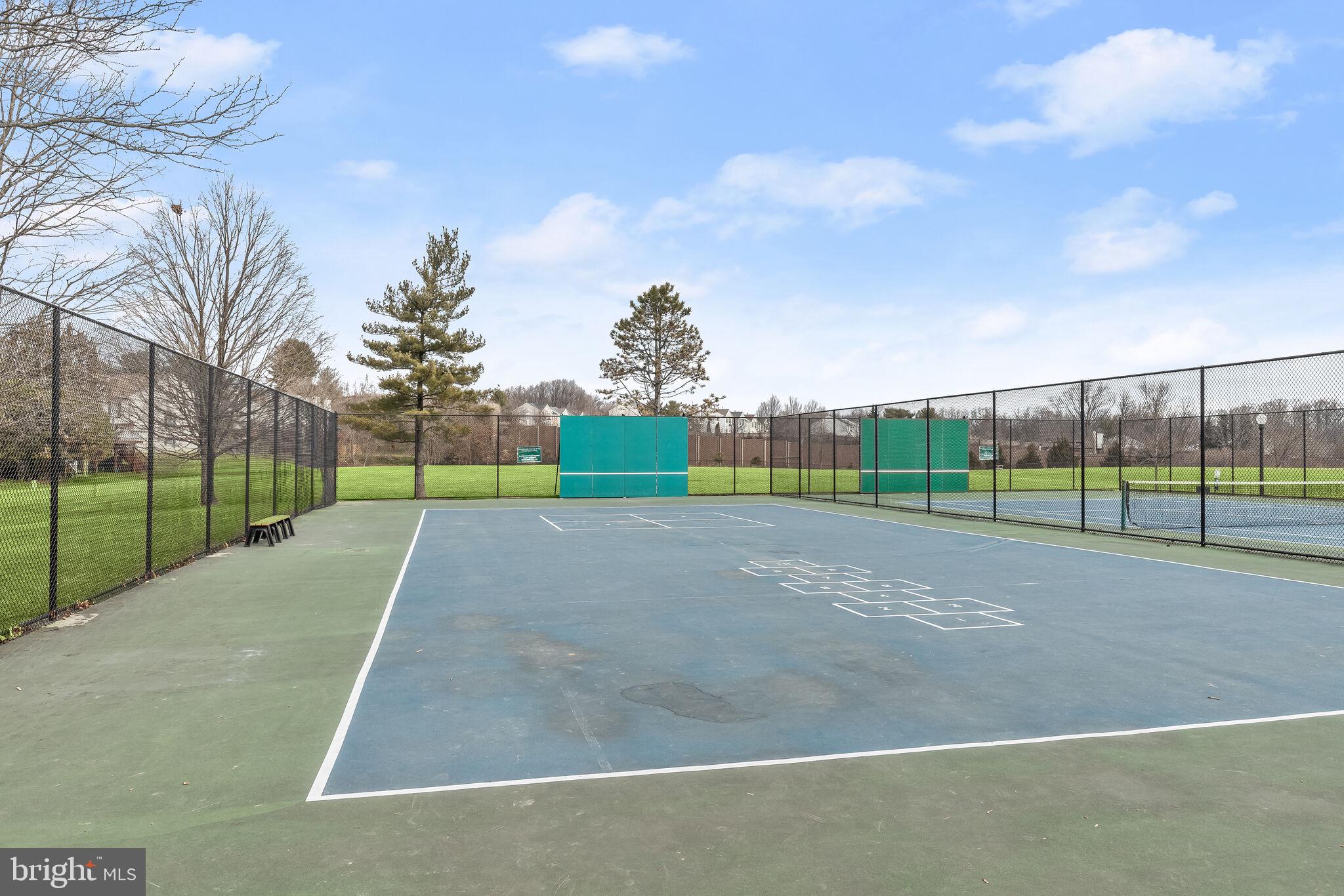 LONGMEAD - Residential