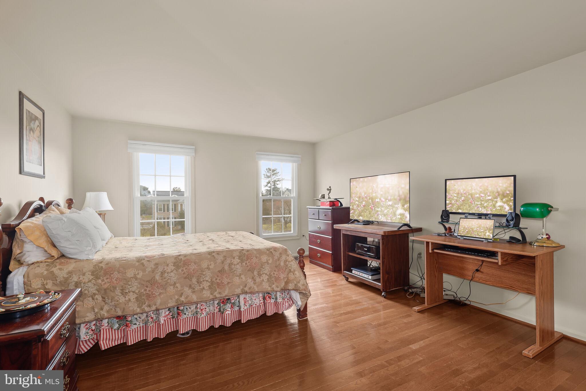 LONGMEAD - Residential