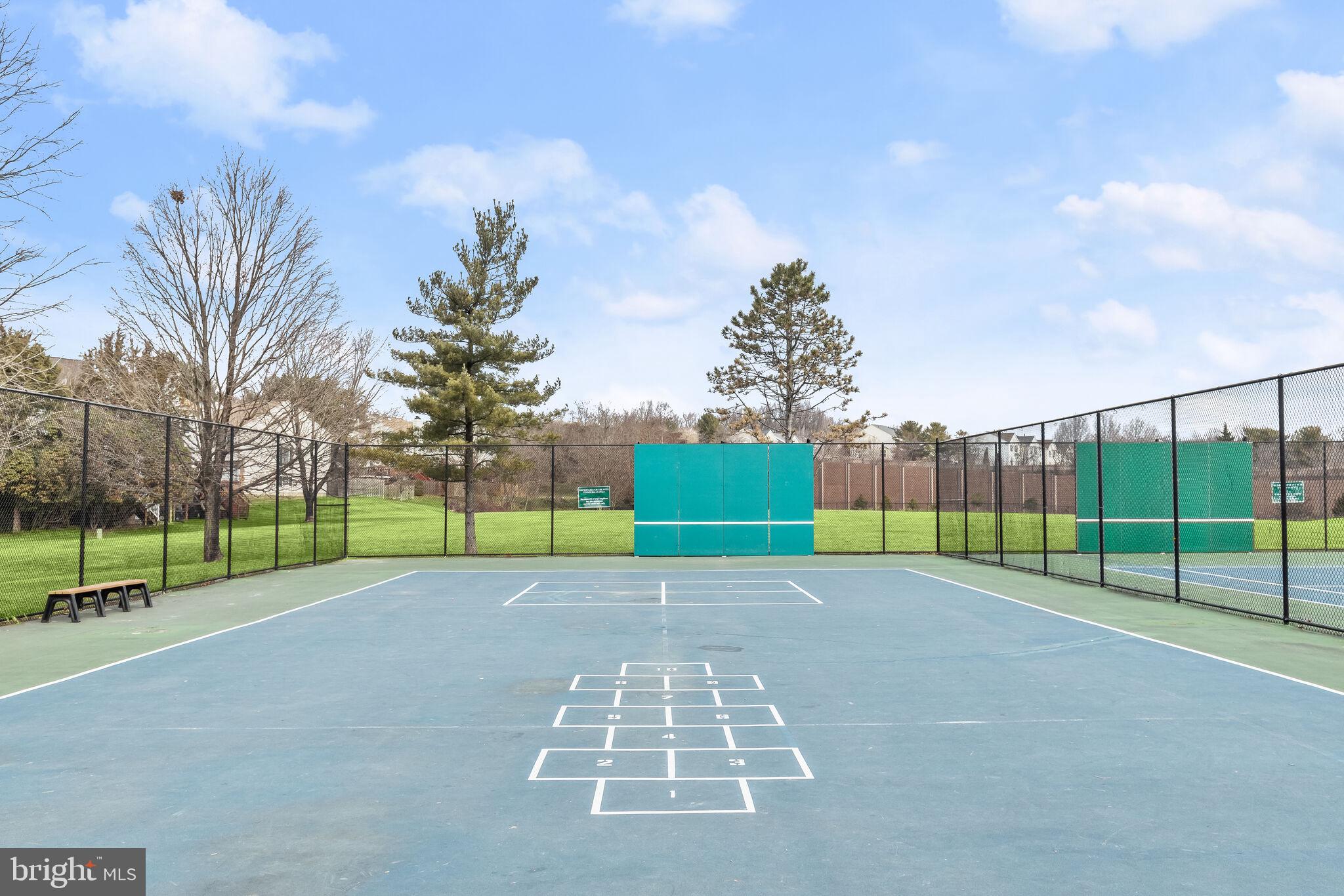 LONGMEAD - Residential