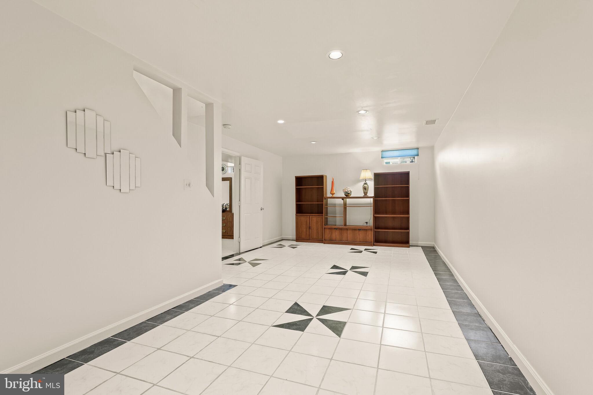 LONGMEAD - Residential