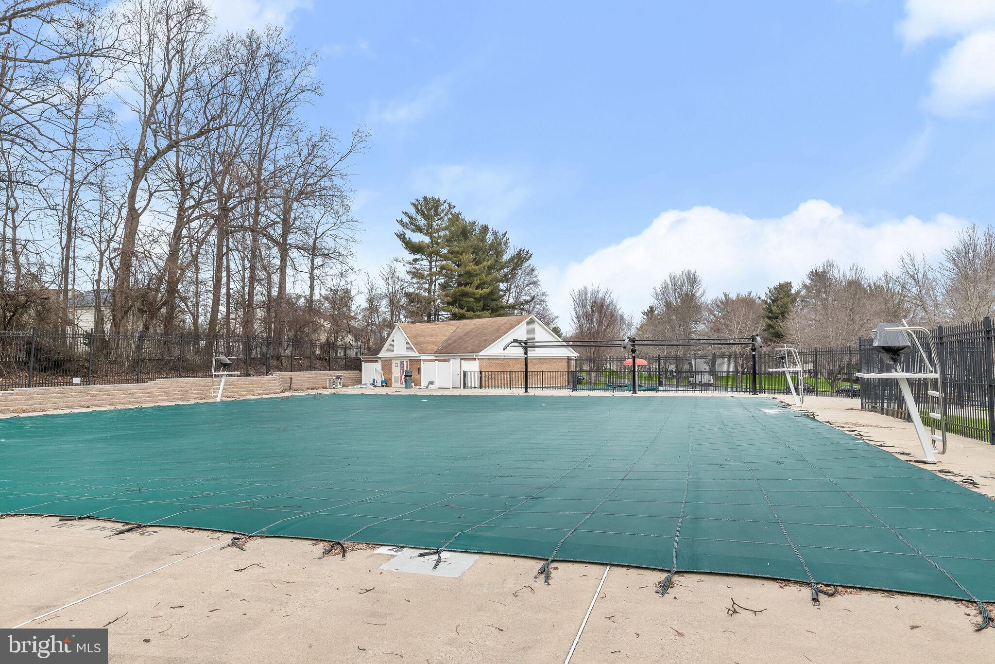 LONGMEAD - Residential