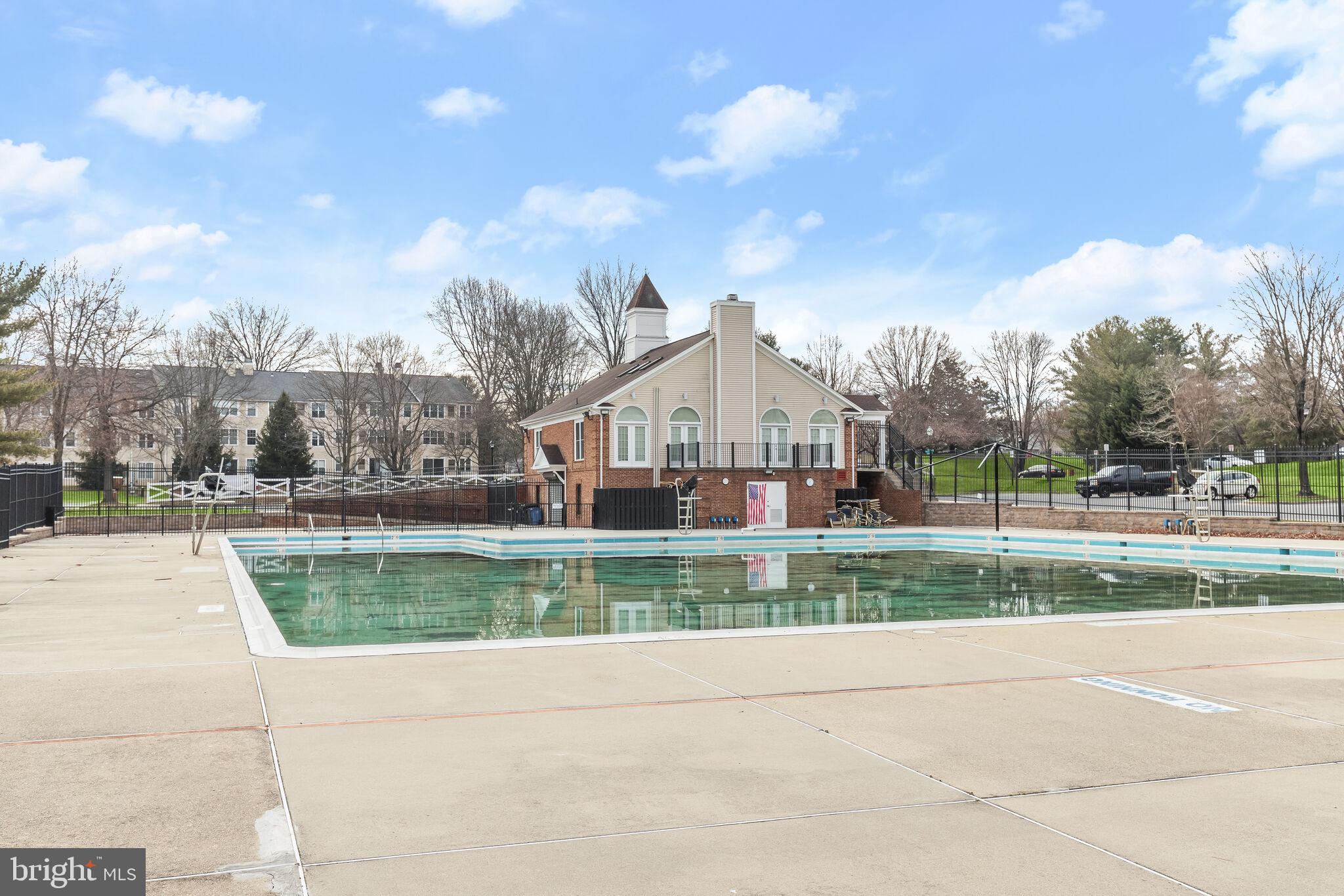 LONGMEAD - Residential