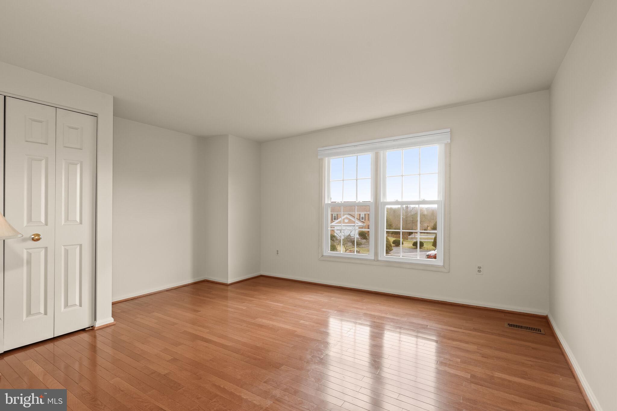 LONGMEAD - Residential